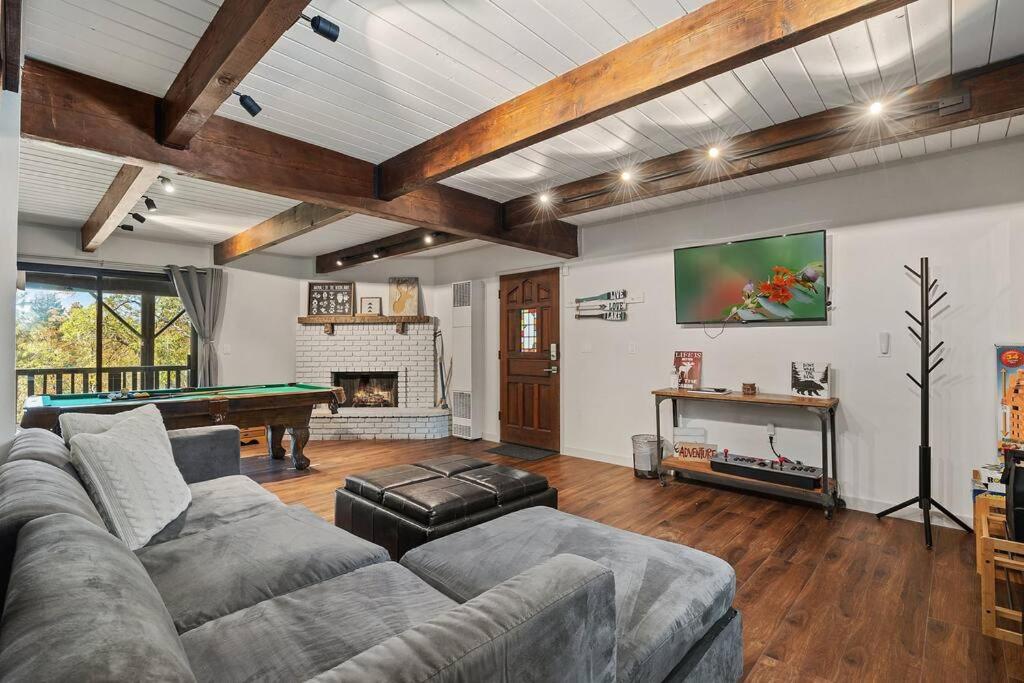 A Place to Go Cabin w/ Modern Amenities Central to Ski+Lake view 2