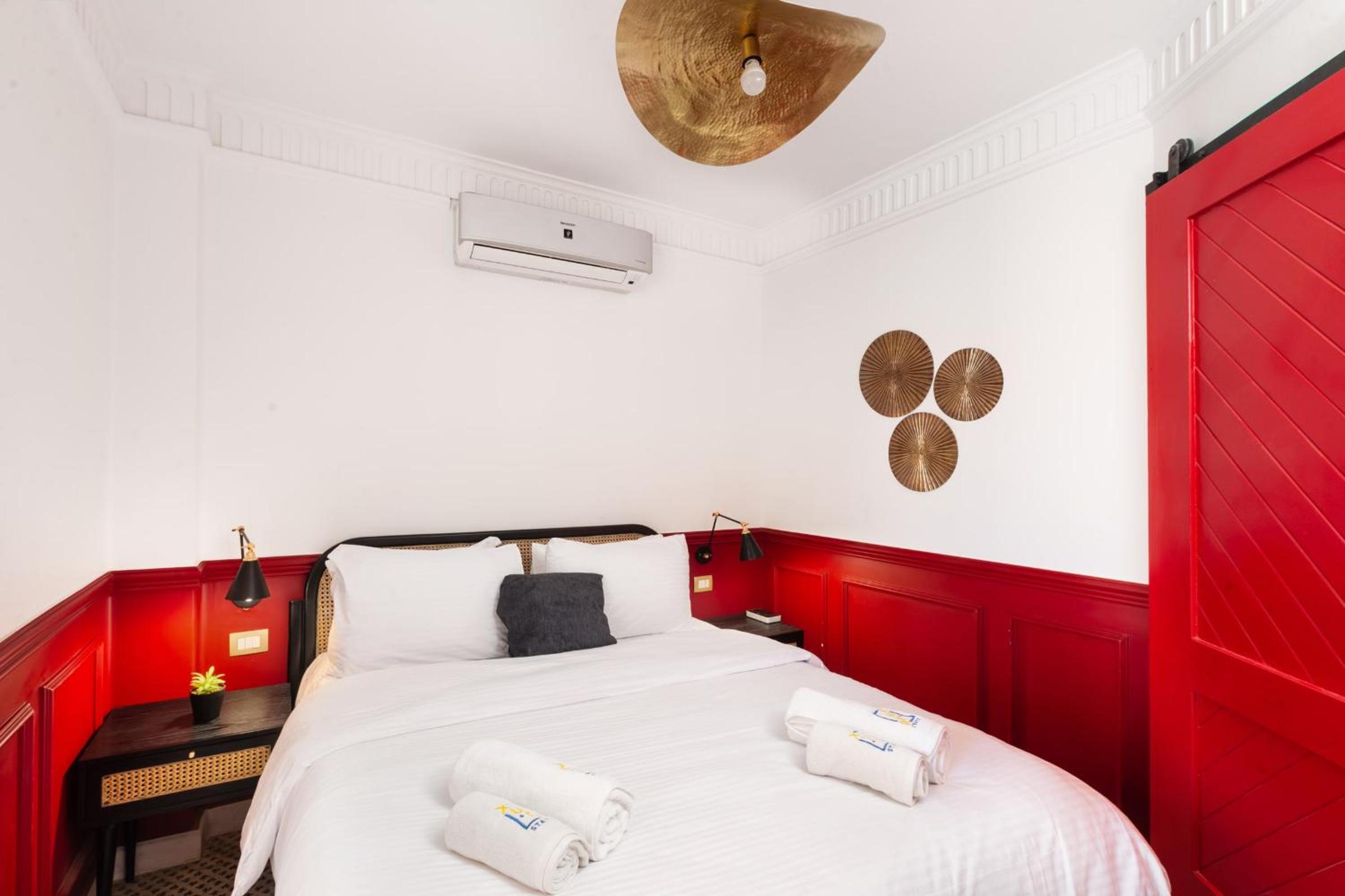 The Red-Hot Retro 2BDR Apt Cairo's Downtown