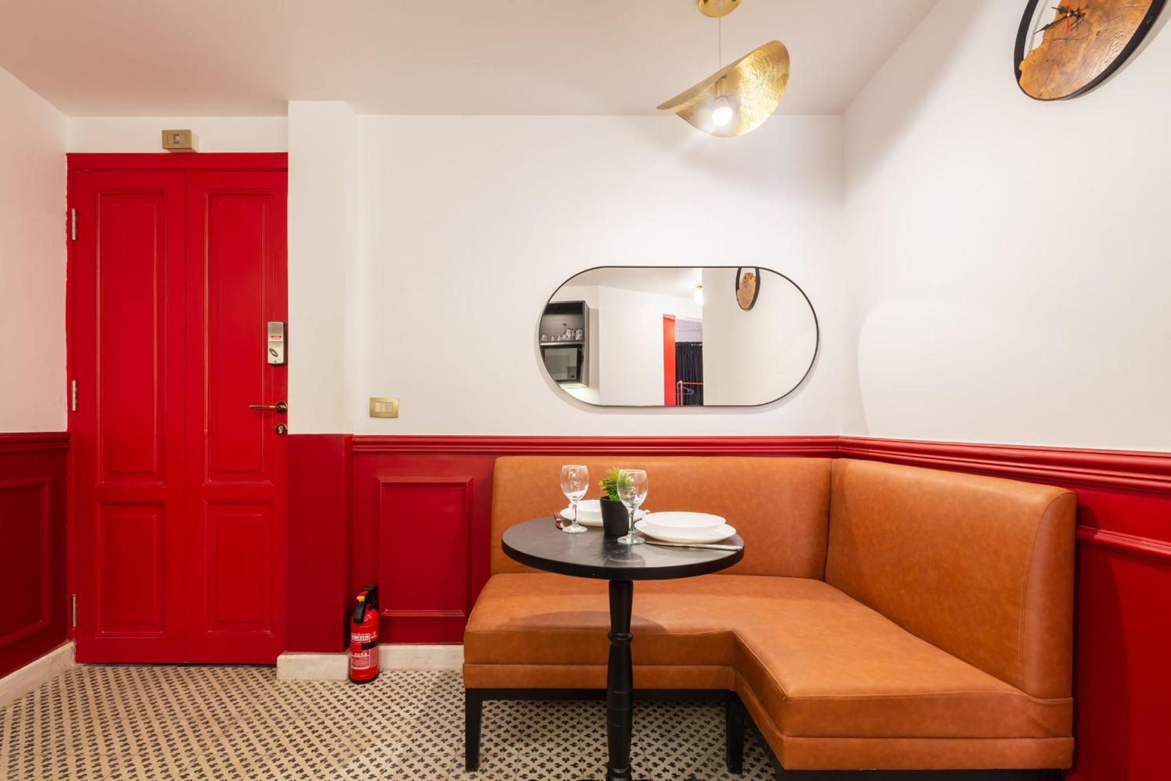 The Red-Hot Retro 2BDR Apt Cairo's Downtown