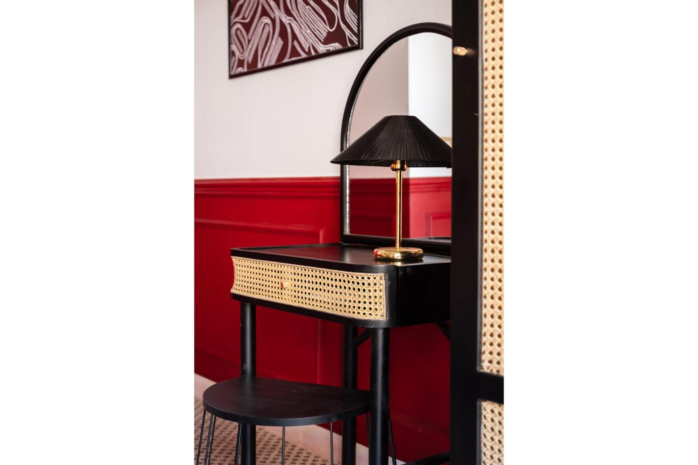 The Red-Hot Retro 2BDR Apt Cairo's Downtown
