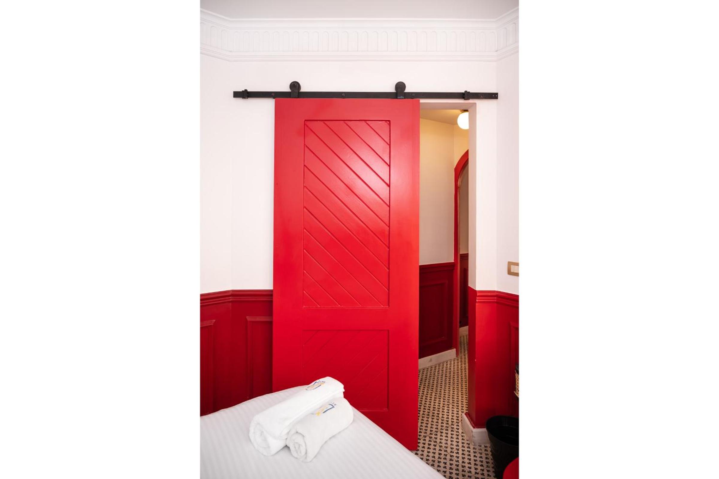 The Red-Hot Retro 2BDR Apt Cairo's Downtown