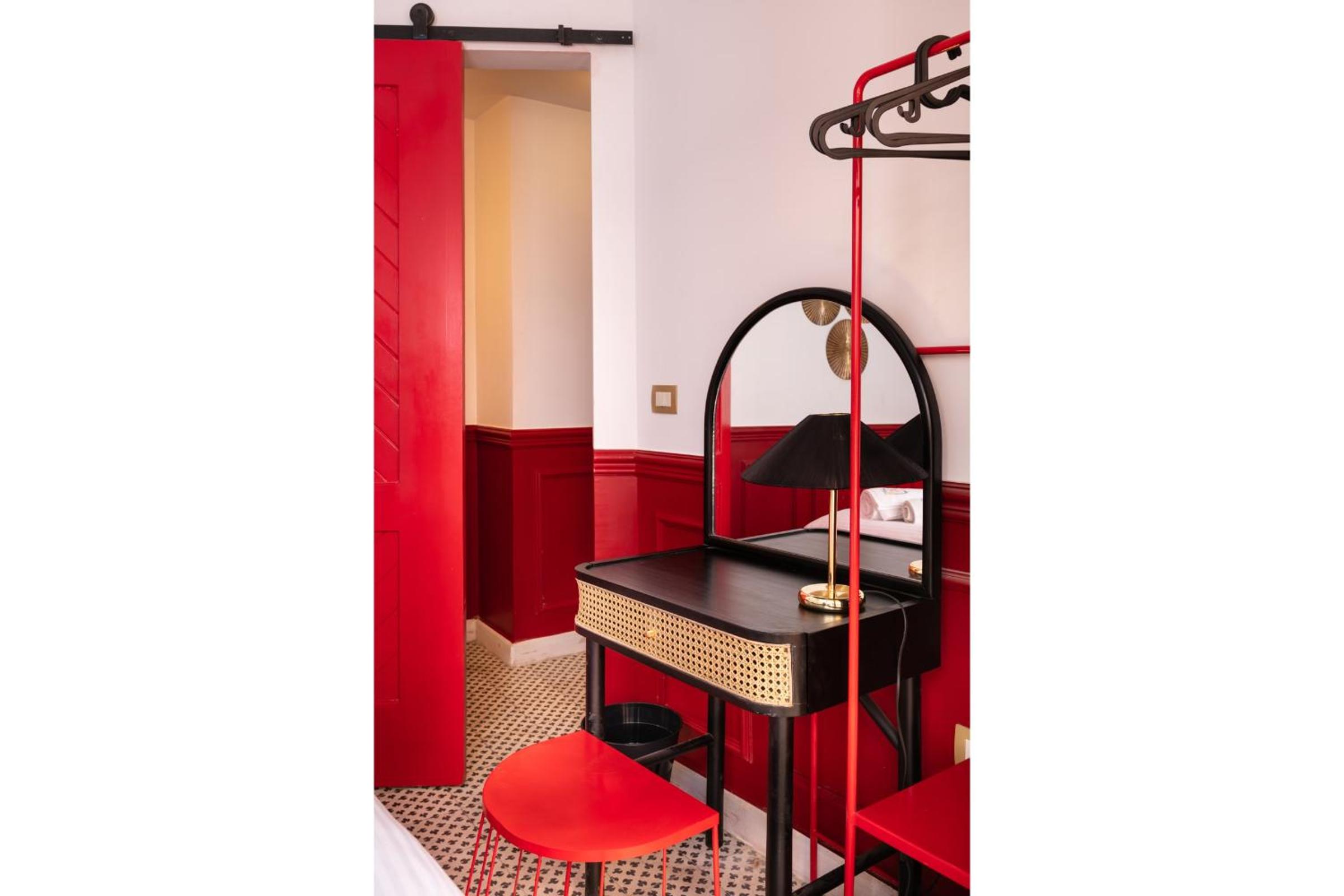 The Red-Hot Retro 2BDR Apt Cairo's Downtown