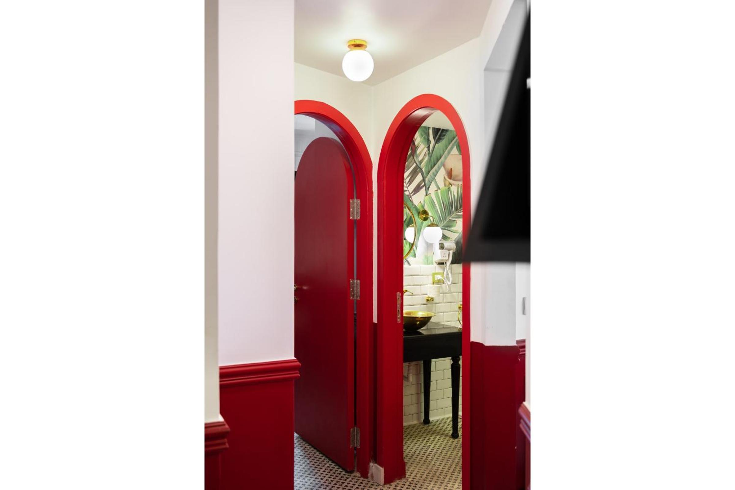 The Red-Hot Retro 2BDR Apt Cairo's Downtown