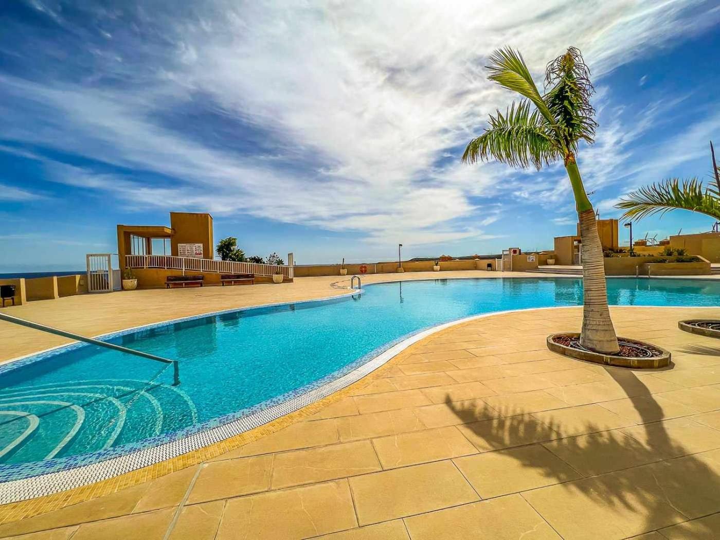 Rentaliday Faro de Lola