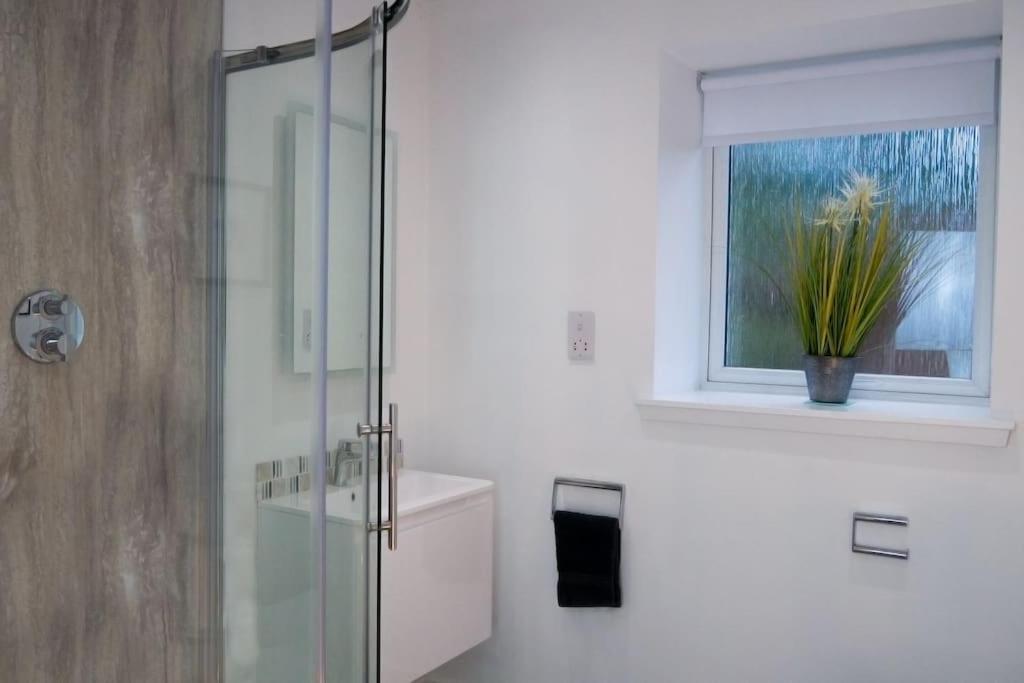Central 2 bedroom luxury home close to River Ness view 3