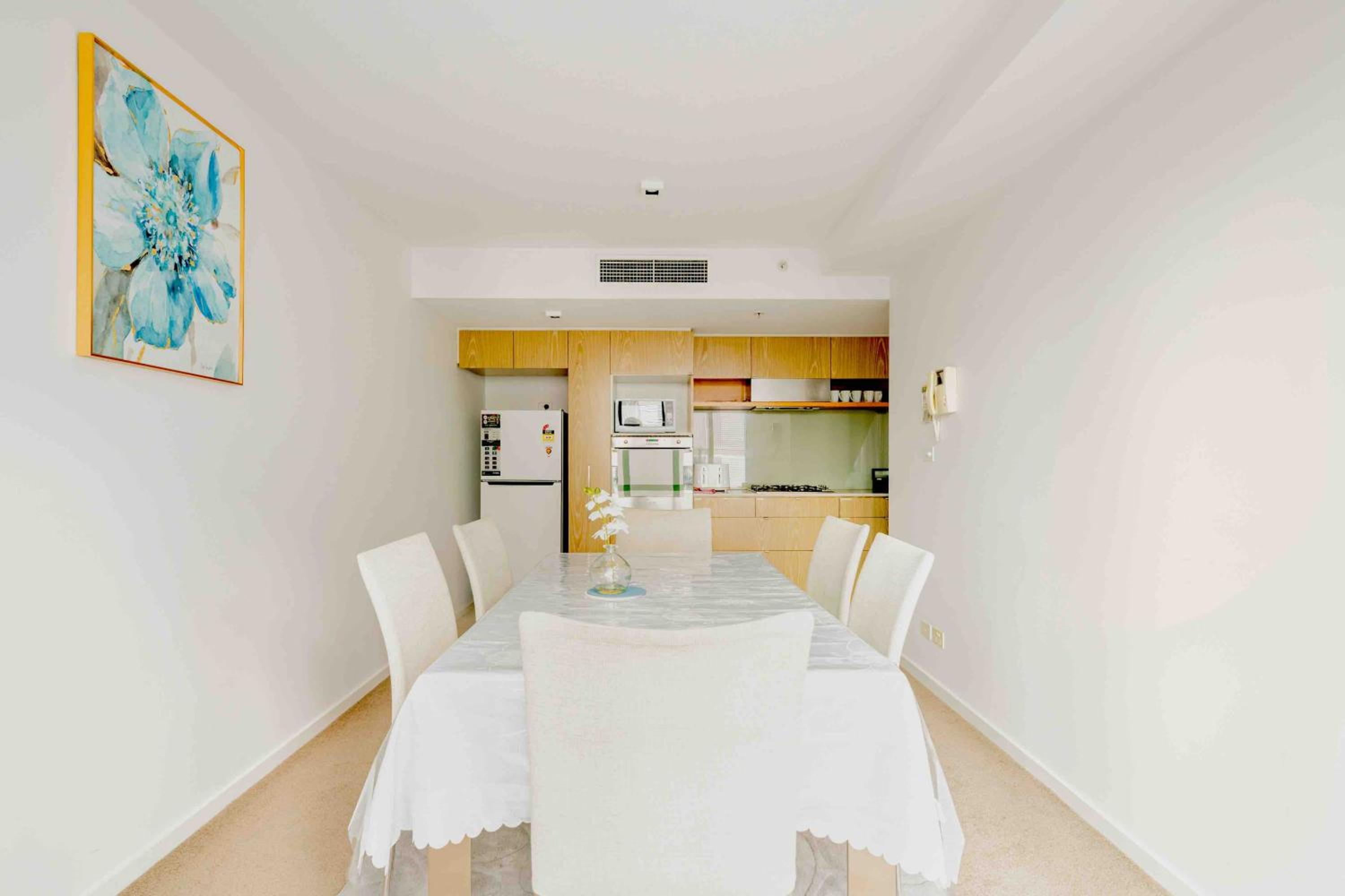 Luxury 3-Storey Loft with free parking on premises