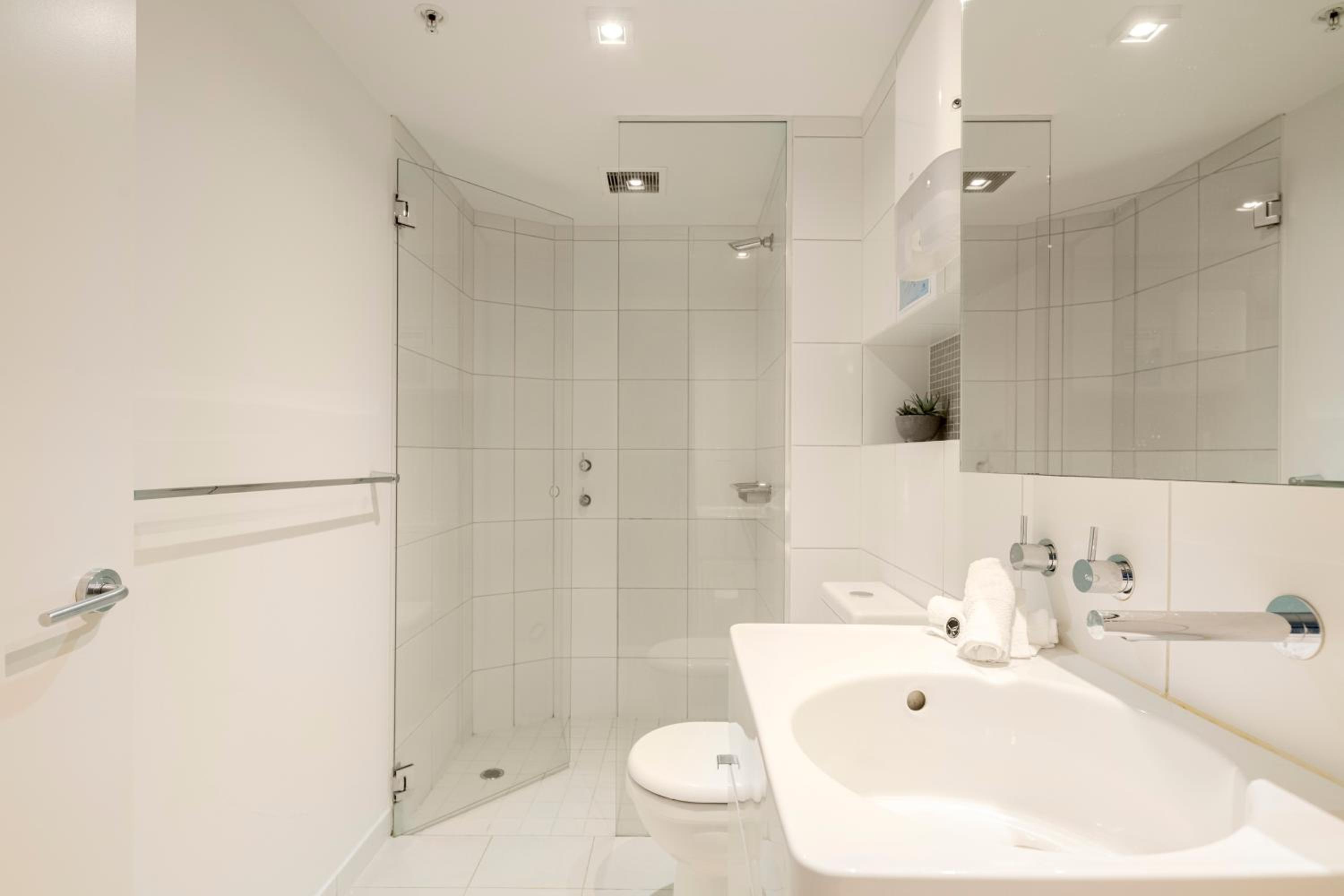 Luxury 3-Storey Loft with free parking on premises