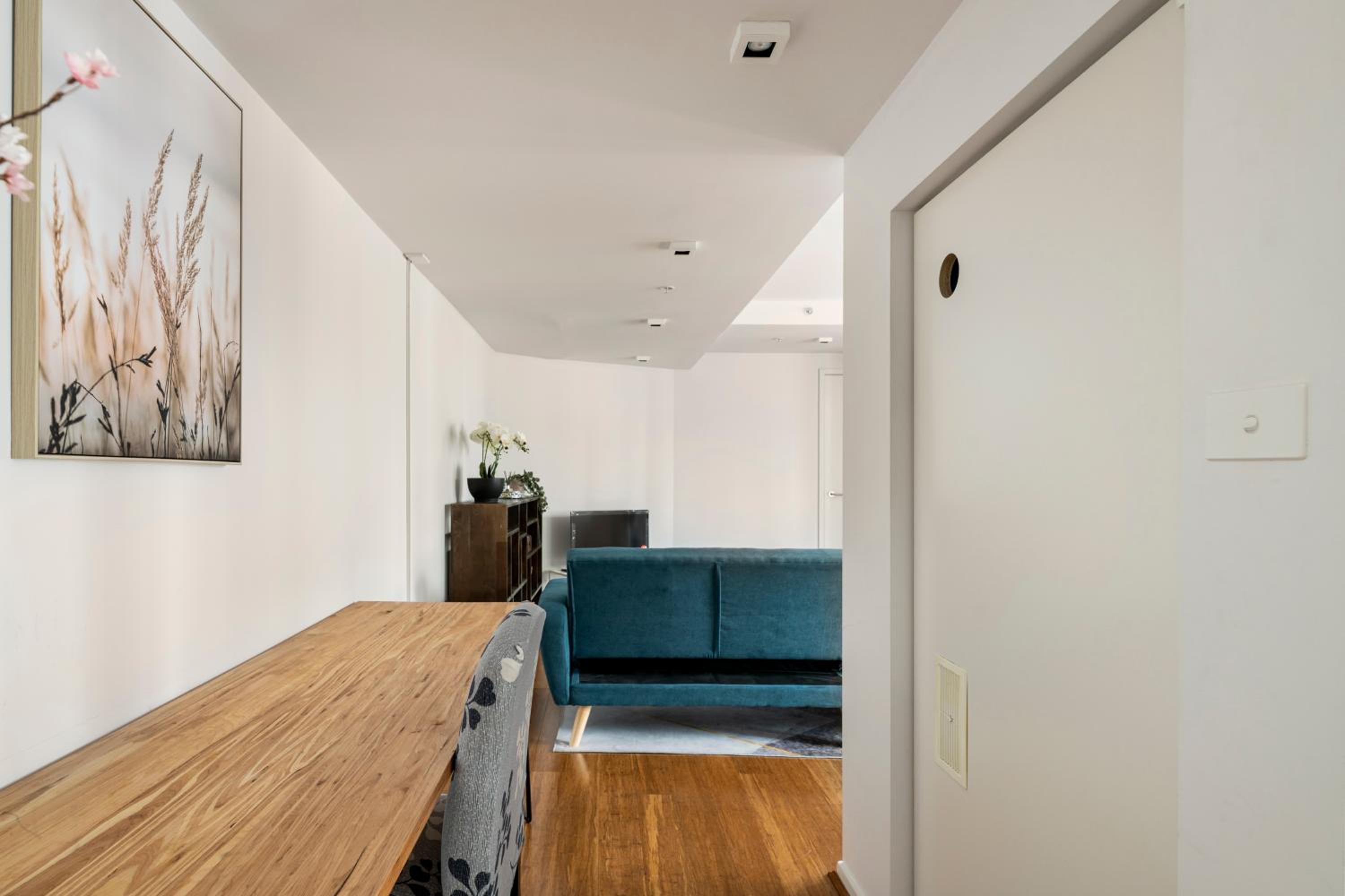Luxury 3-Storey Loft with free parking on premises