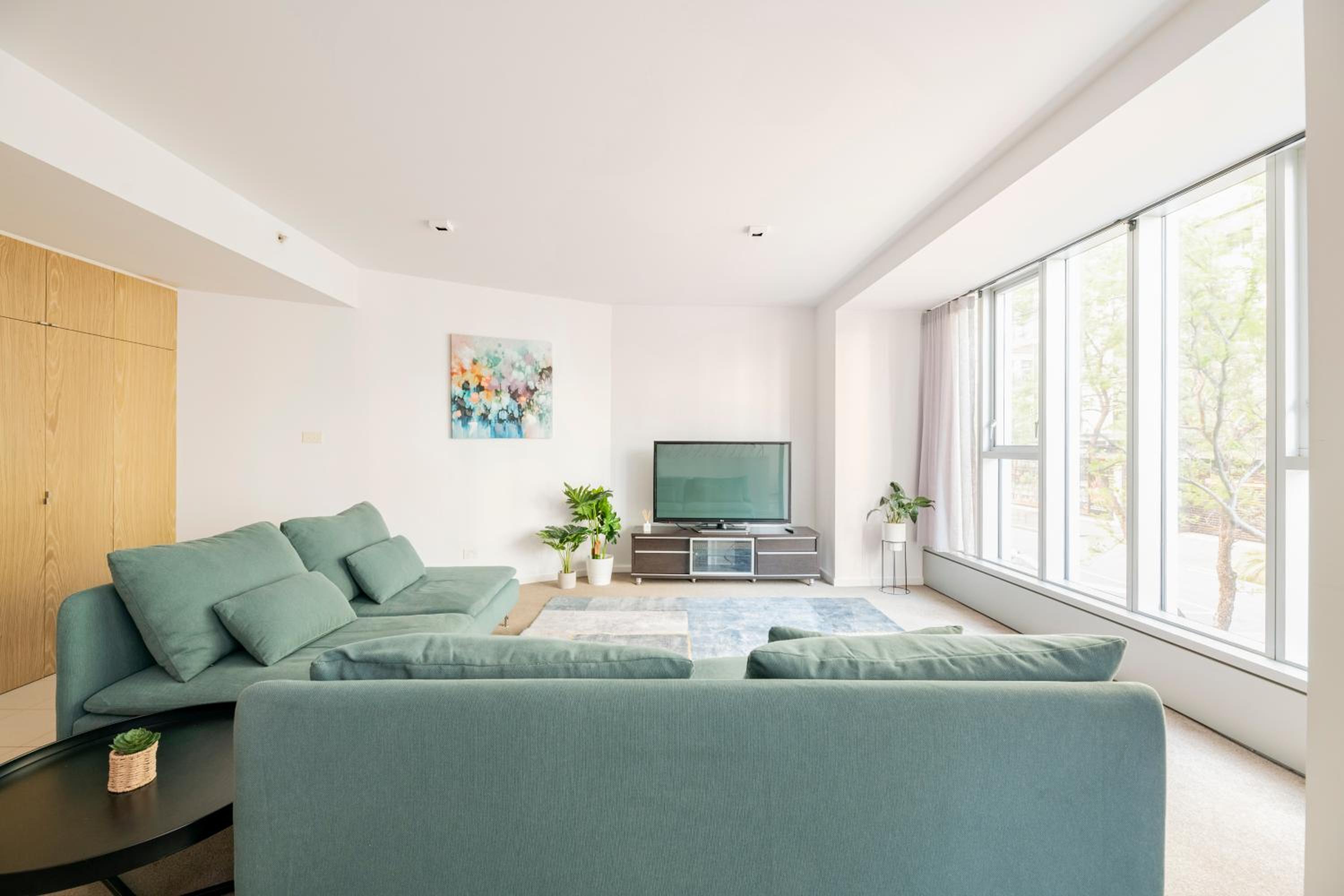 Luxury 3-Storey Loft with free parking on premises