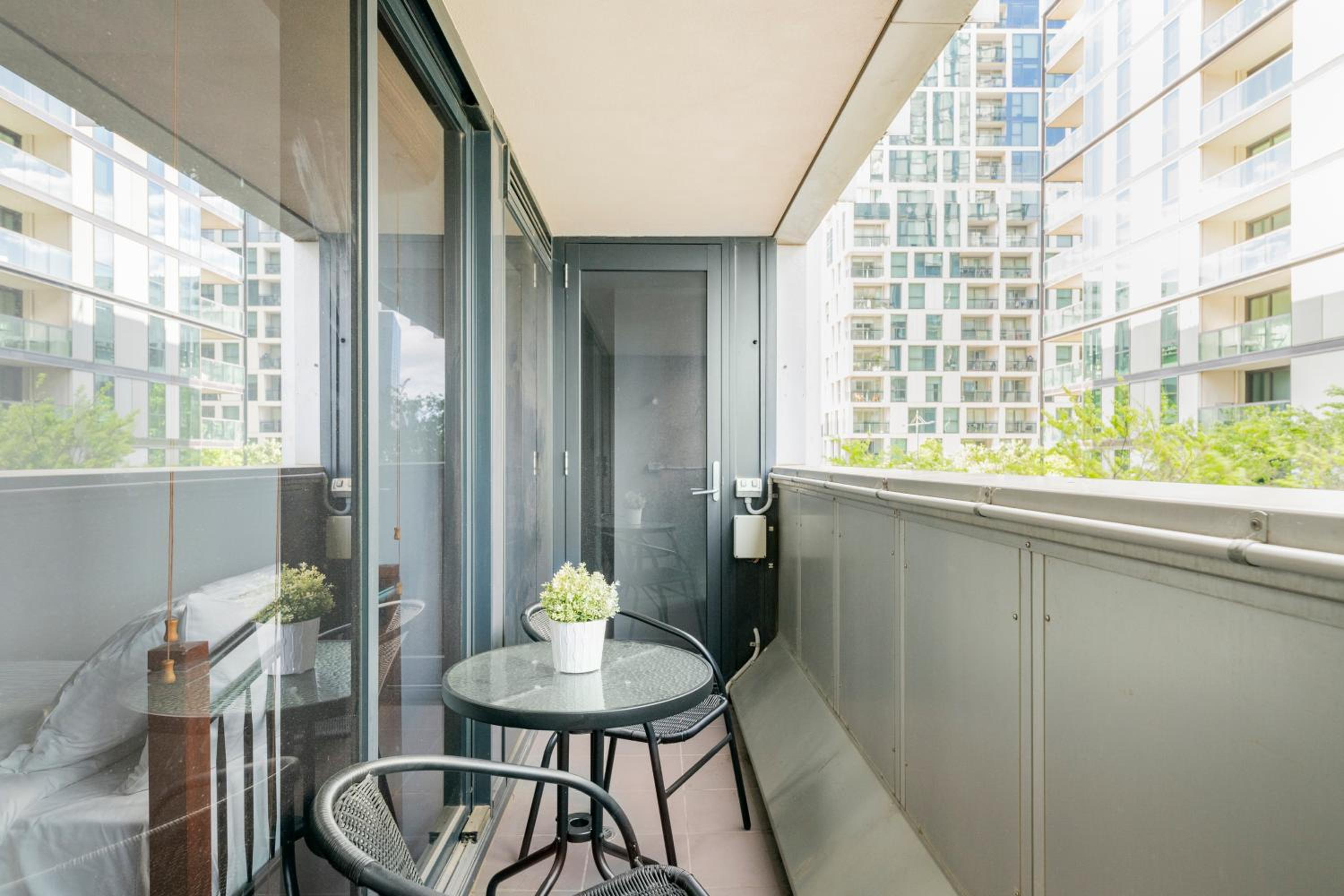 Luxury 3-Storey Loft with free parking on premises