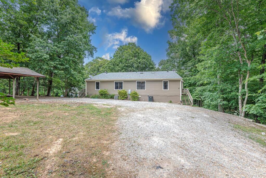 Lake Gaston Duo Kayaks and Dock Duplex 4000+ sq ft