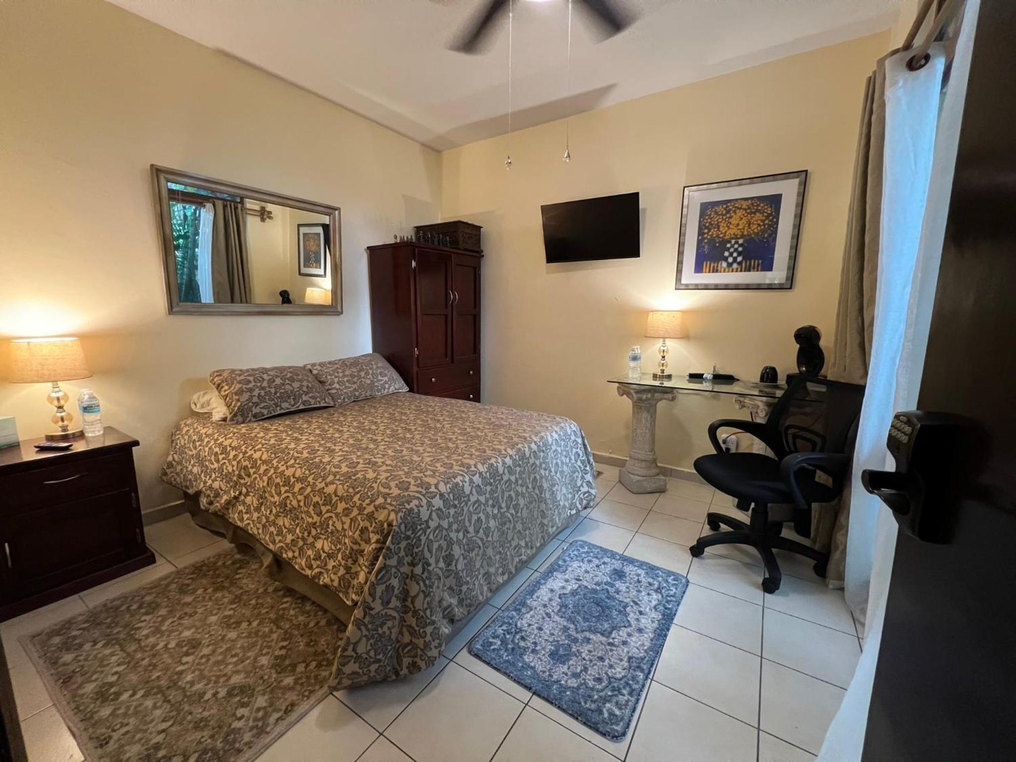 Dickinson Guest House, Guadalajara Expo