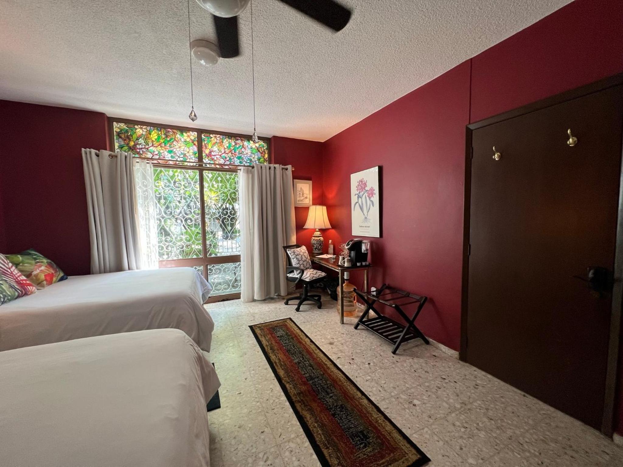 Dickinson Guest House, Guadalajara Expo