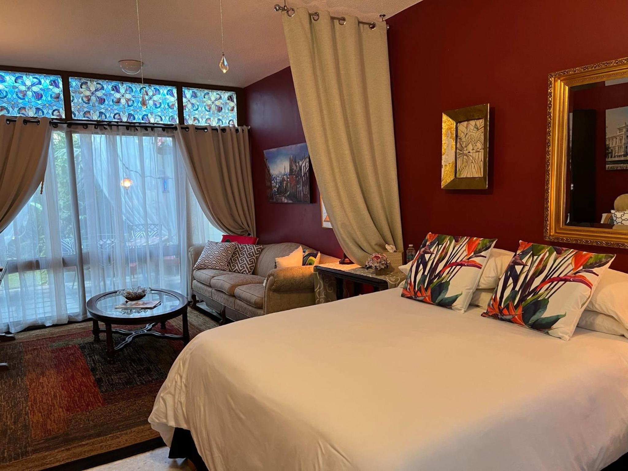 Dickinson Guest House, Guadalajara Expo
