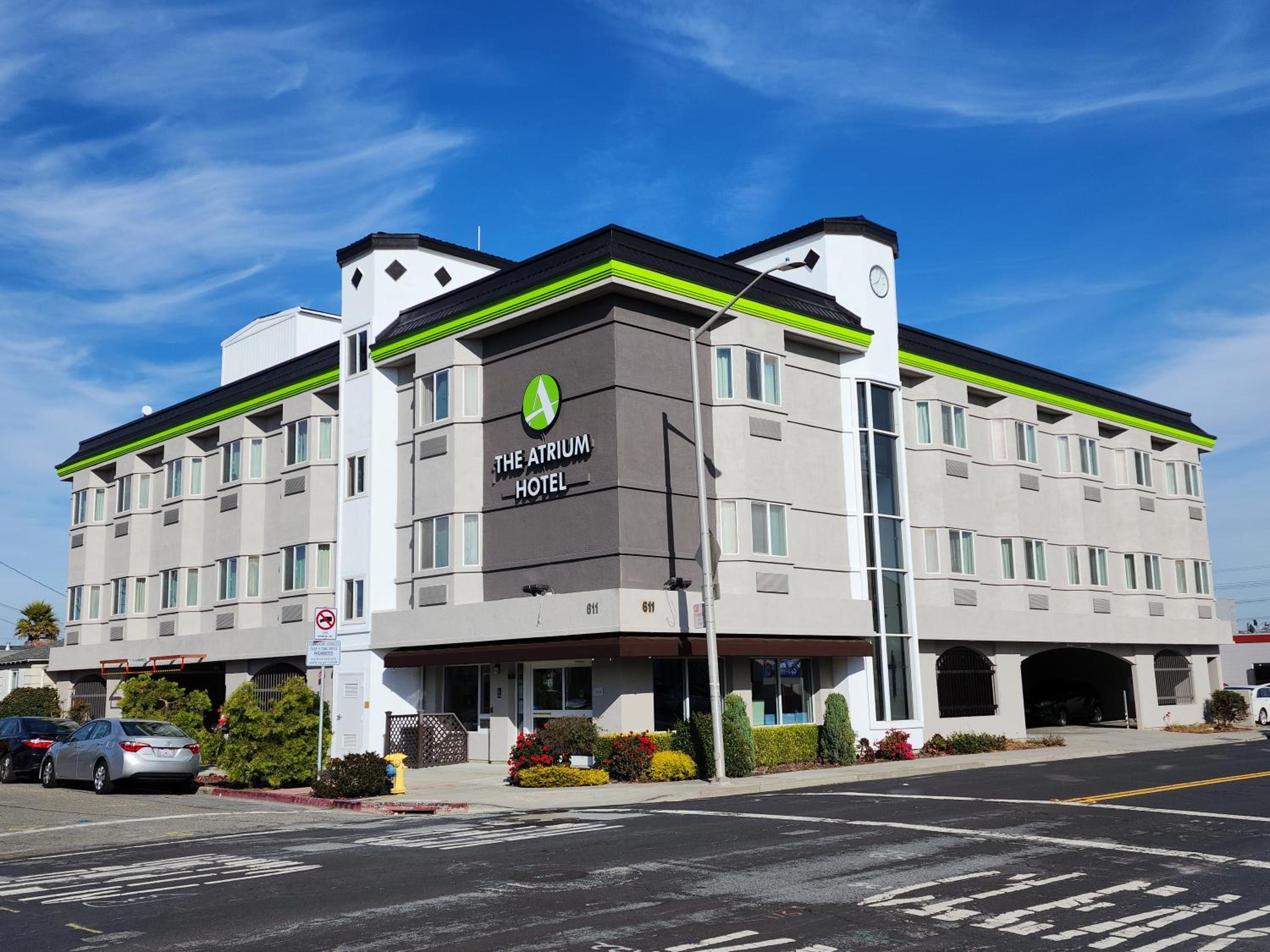 Newark Vacations - THE ATRIUM HOTEL - SFO AIRPORT FREE! - Shuttle Bus - Parking - WIFI - Property Image 1