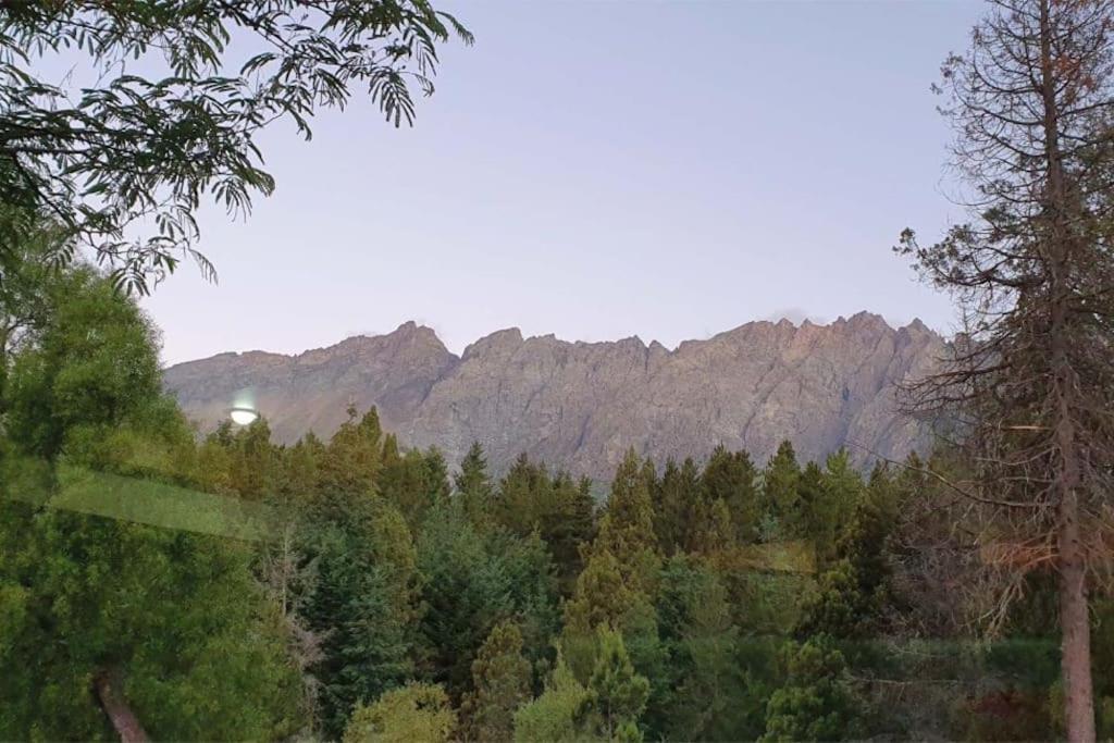 Casa privada amplia y tranquila, rodeada de naturaleza.