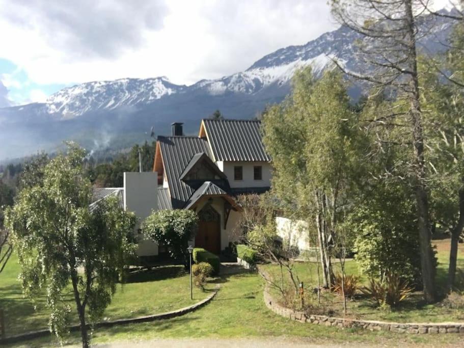 Casa privada amplia y tranquila, rodeada de naturaleza.