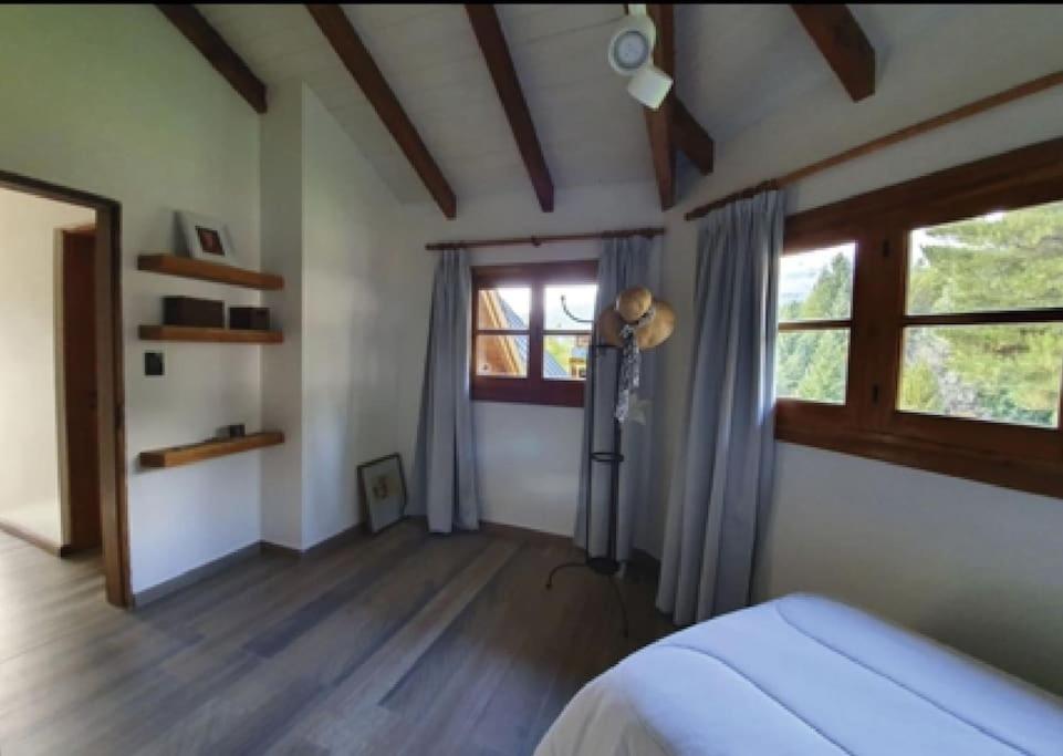 Casa privada amplia y tranquila, rodeada de naturaleza.