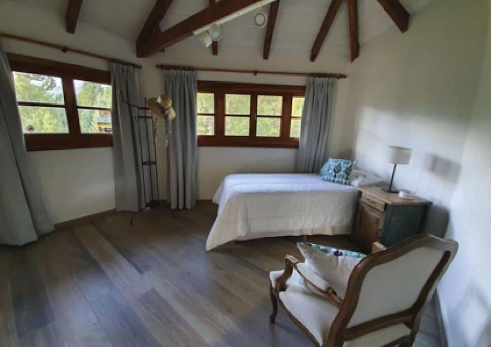 Casa privada amplia y tranquila, rodeada de naturaleza.