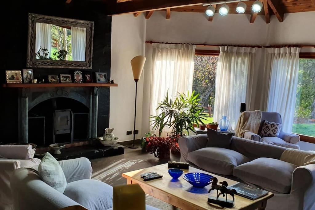 Casa privada amplia y tranquila, rodeada de naturaleza.