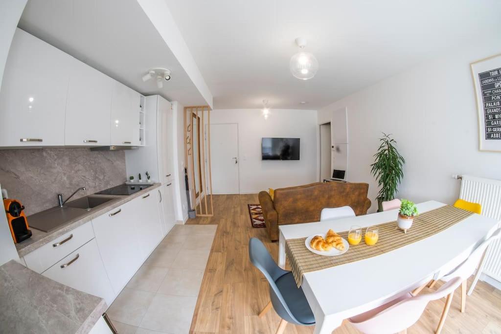 Paris & DisneyLand - 2min From Train Station - Private Indoor Parking