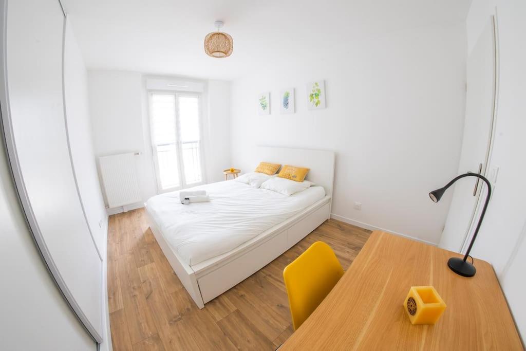 Paris & DisneyLand - 2min From Train Station - Private Indoor Parking