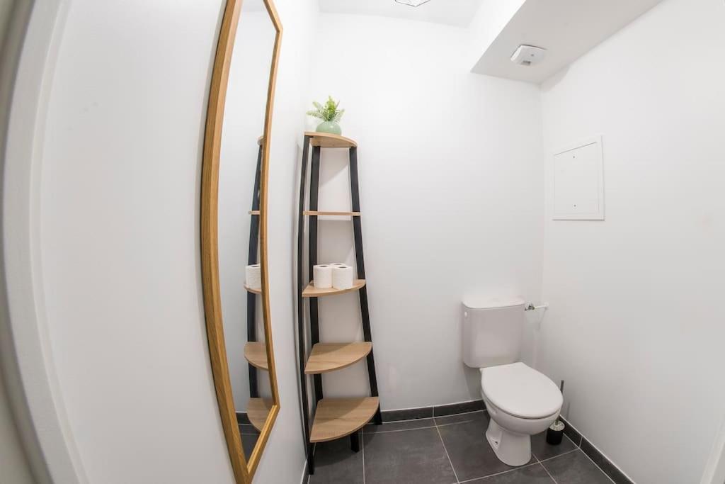 Paris & DisneyLand - 2min From Train Station - Private Indoor Parking