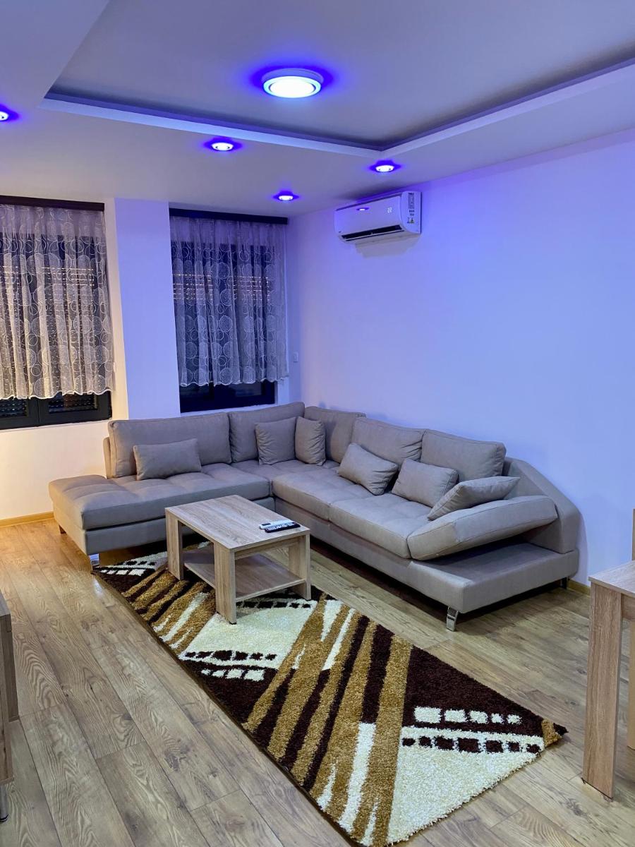 Izdajem stan pod zakup u centru grada photo 3