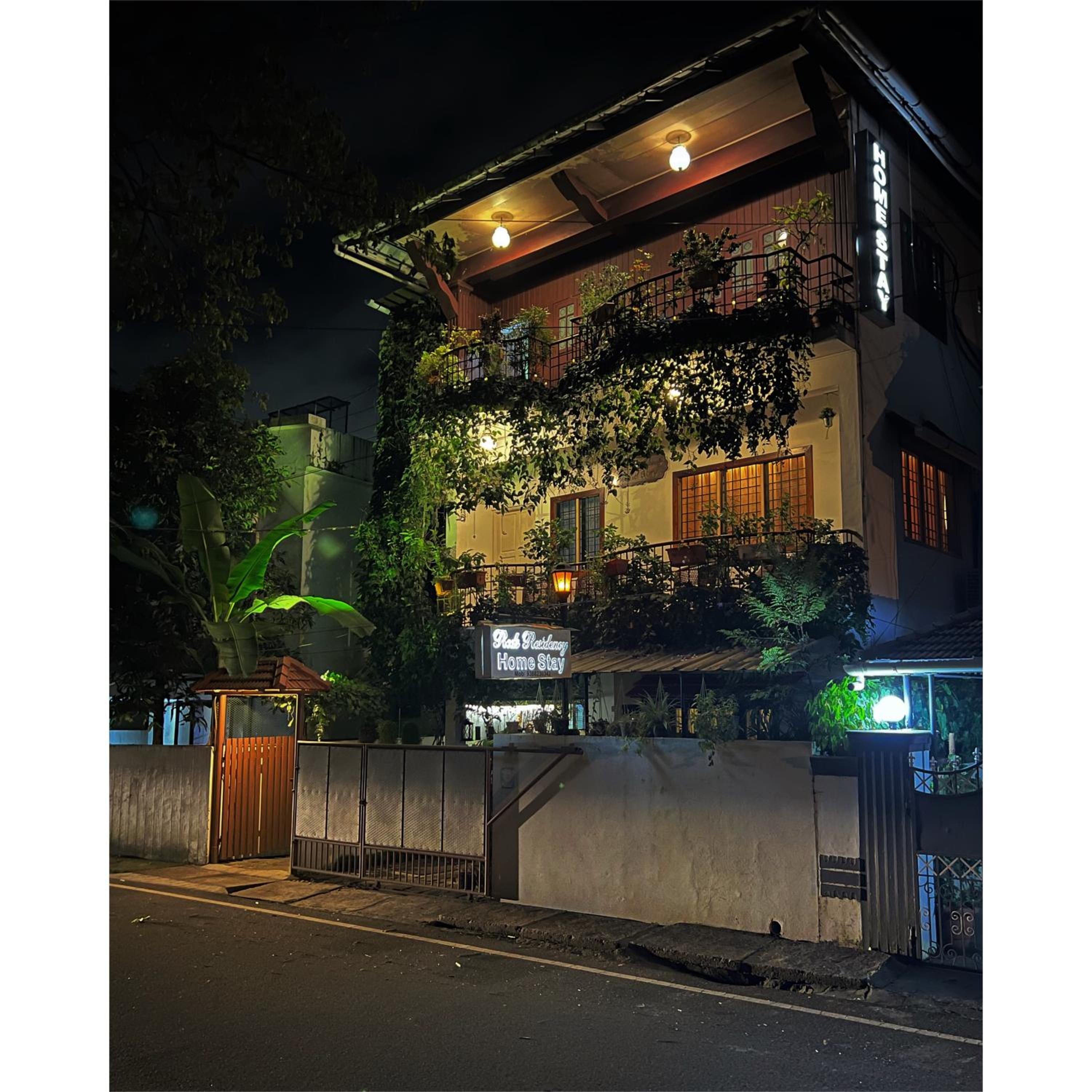 Reds Residency - Homestay
