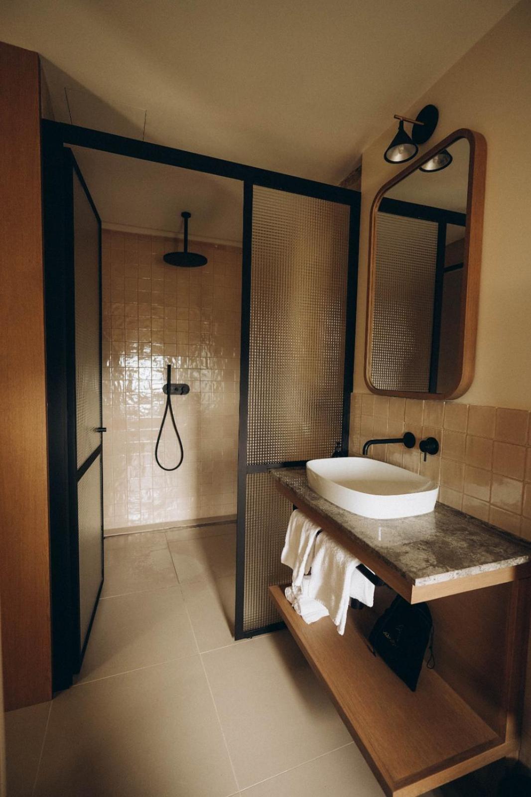 Aethos Hotel Saragano