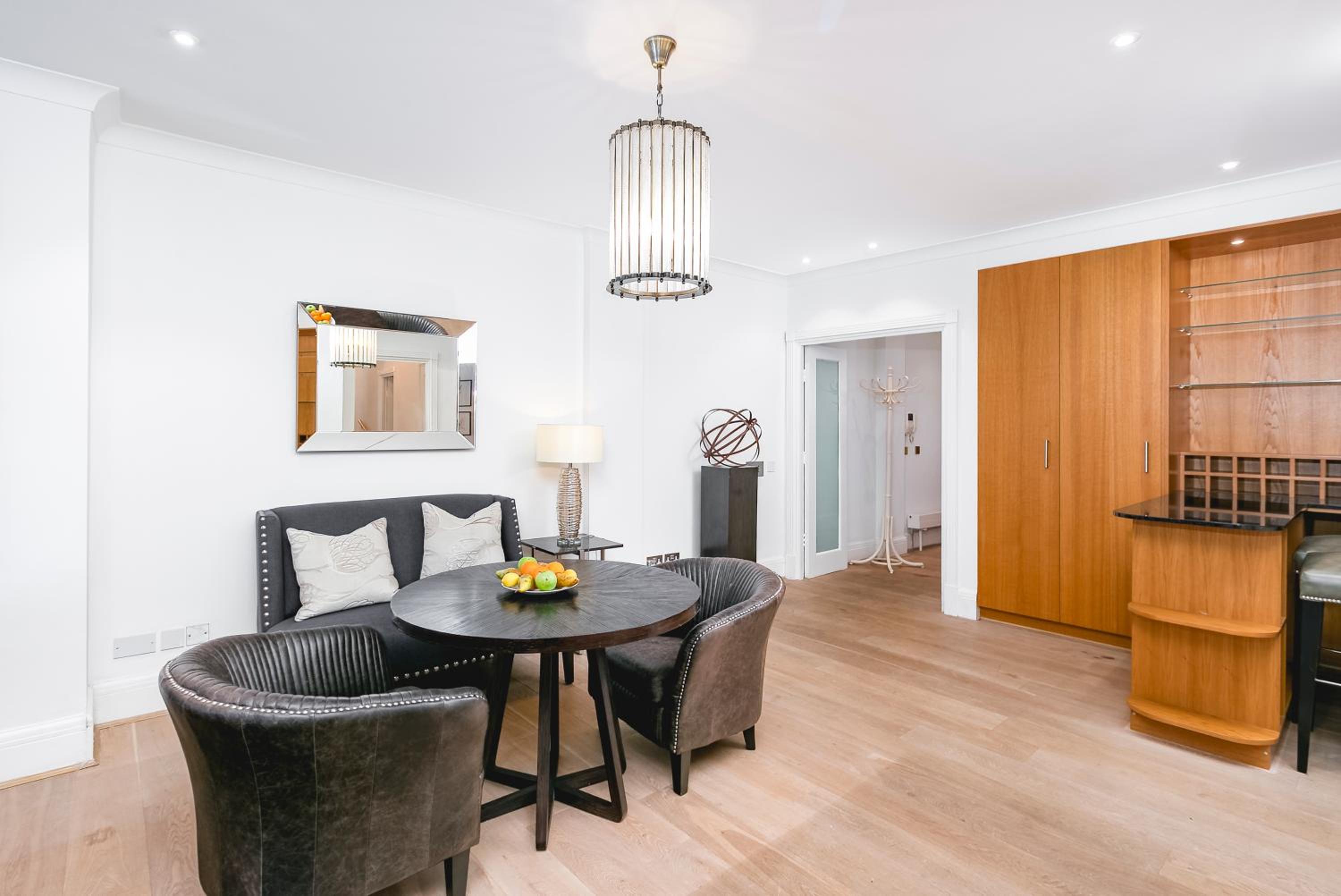 ' Luxury & Spacious AirConditioned 4 Bed 4 Bath Apartment '