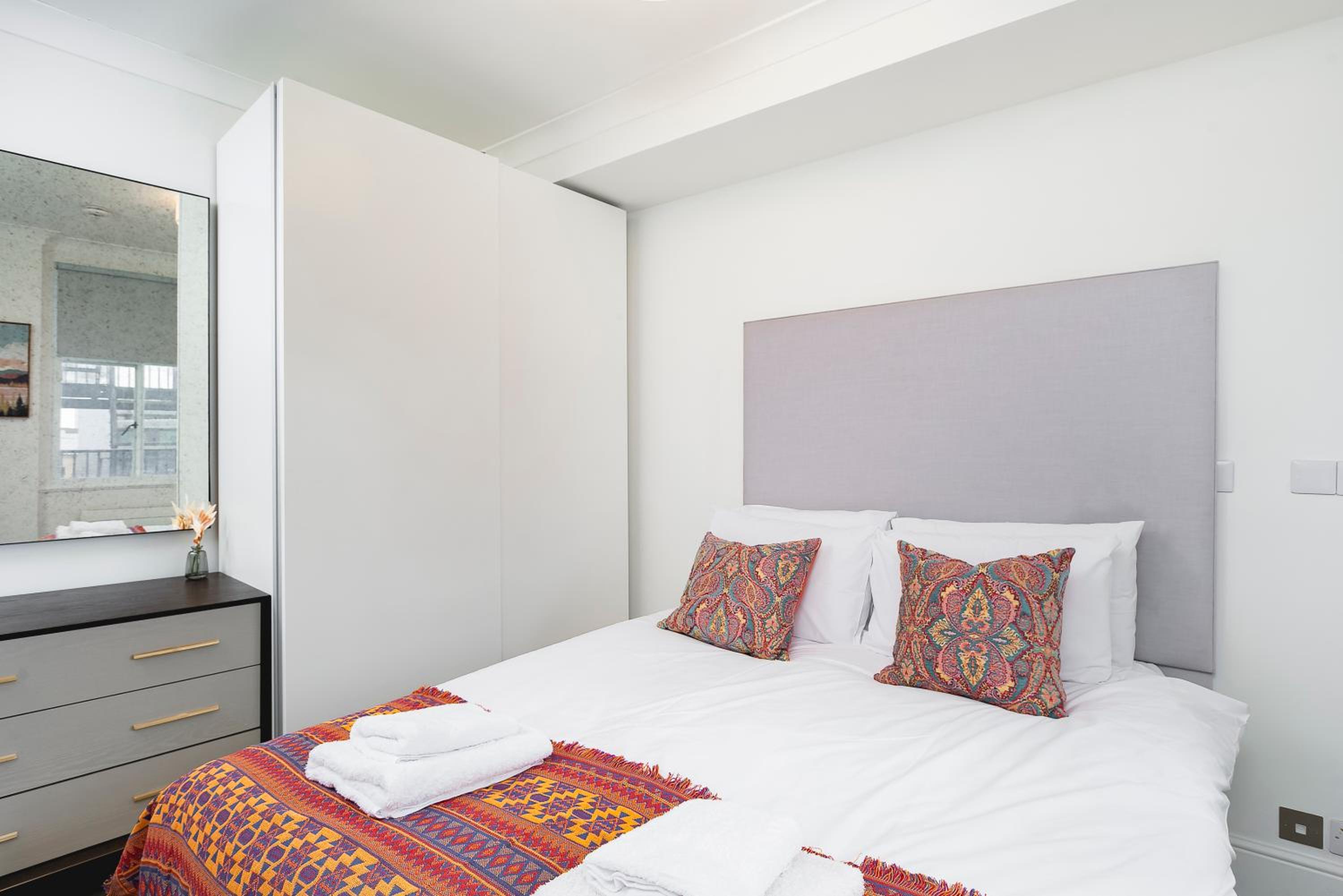 ' Luxury & Spacious AirConditioned 4 Bed 4 Bath Apartment '