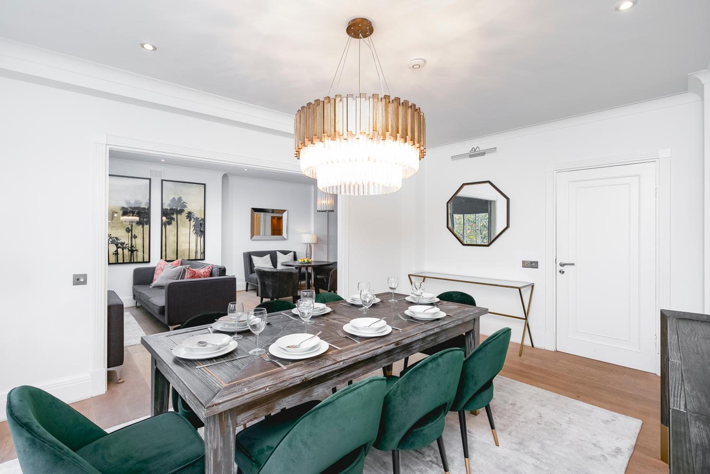 ' Luxury & Spacious AirConditioned 4 Bed 4 Bath Apartment '