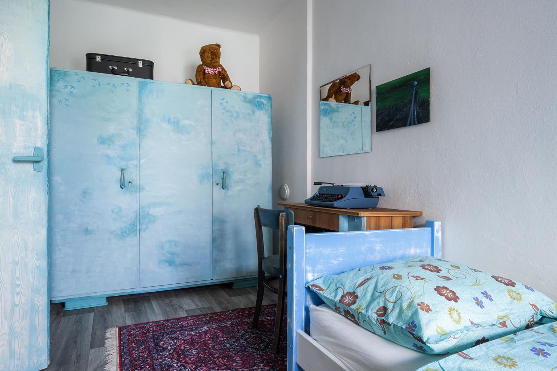 Retro Art room