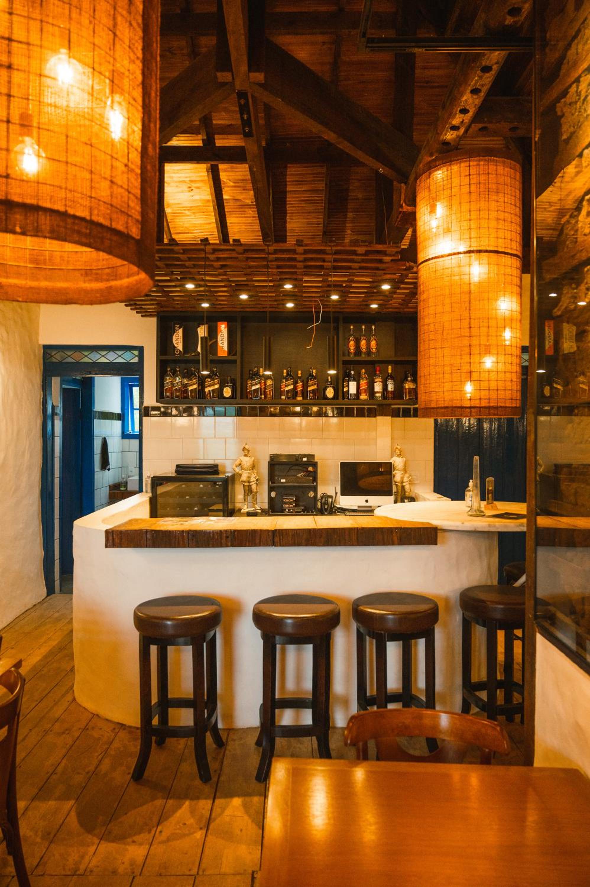 Cabanas All Black