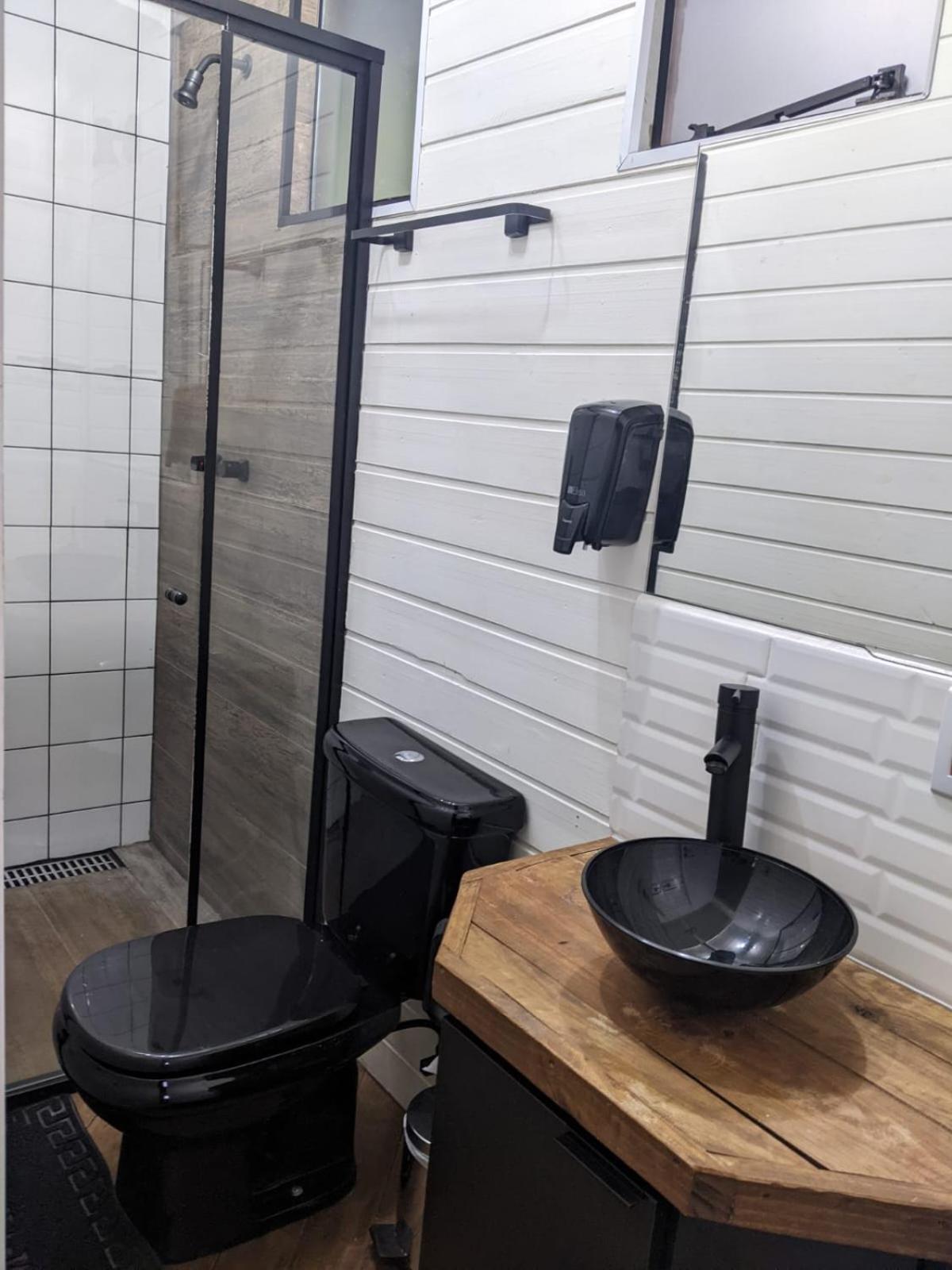 Cabanas All Black
