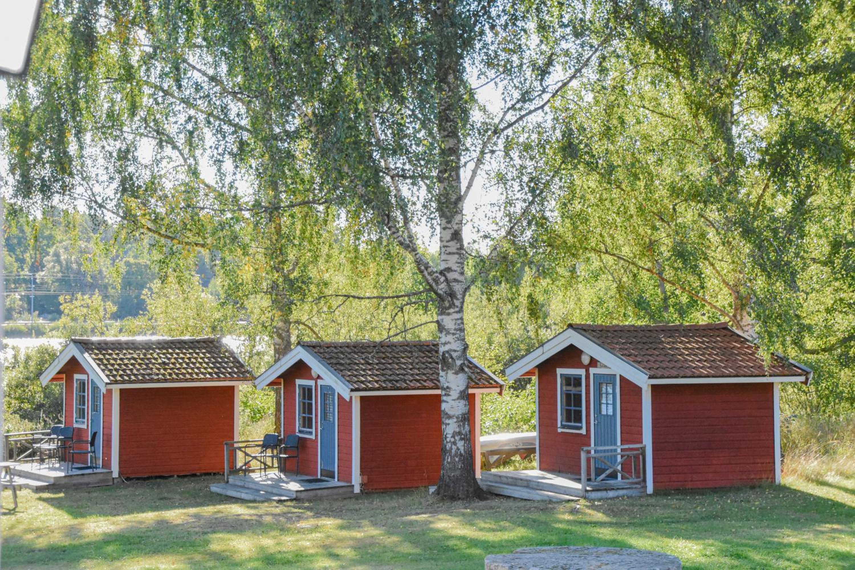Sjönära boende med tennis- och fotbollsplan view 4