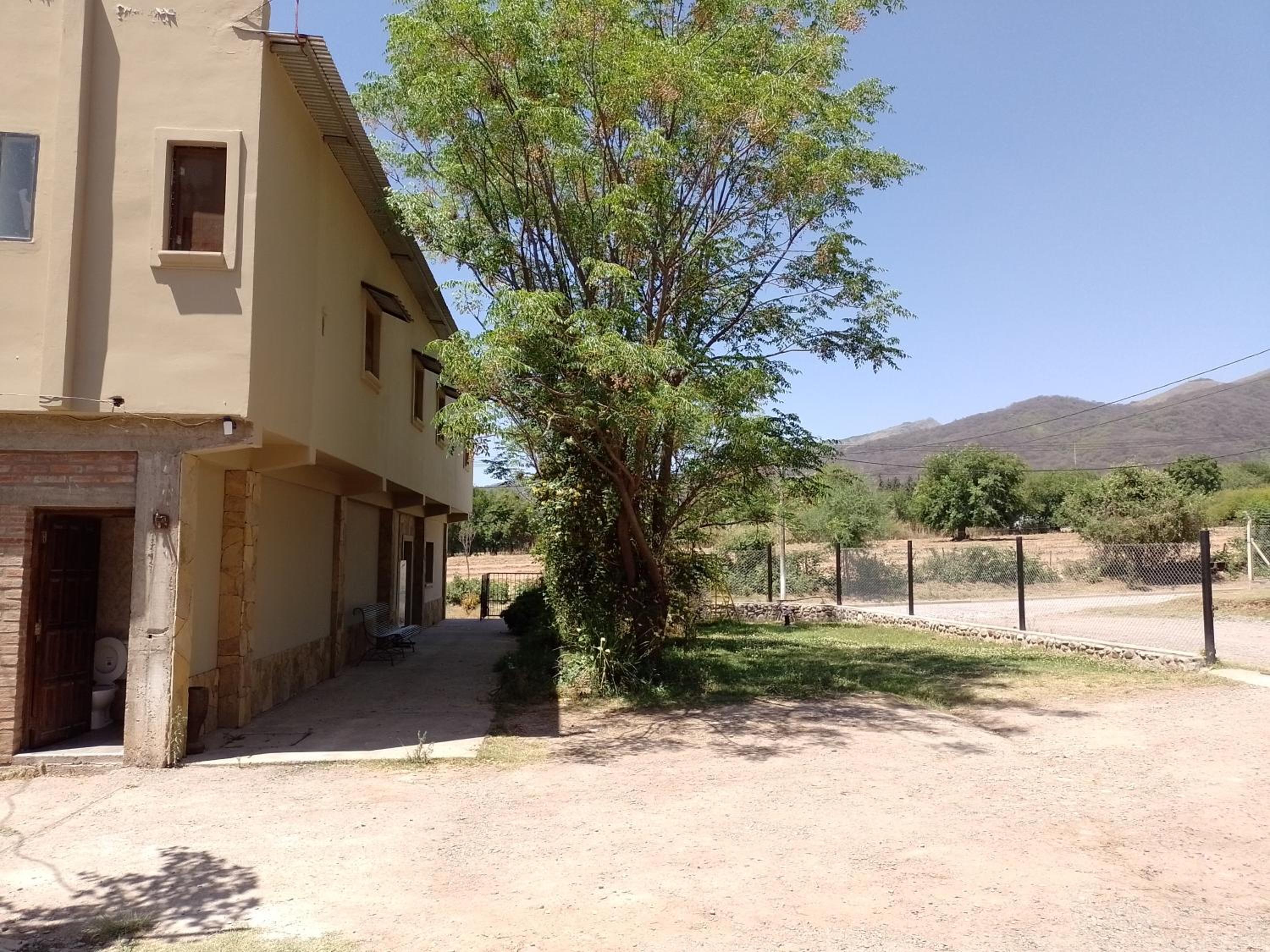 Hostal Los Faroles Chicoana