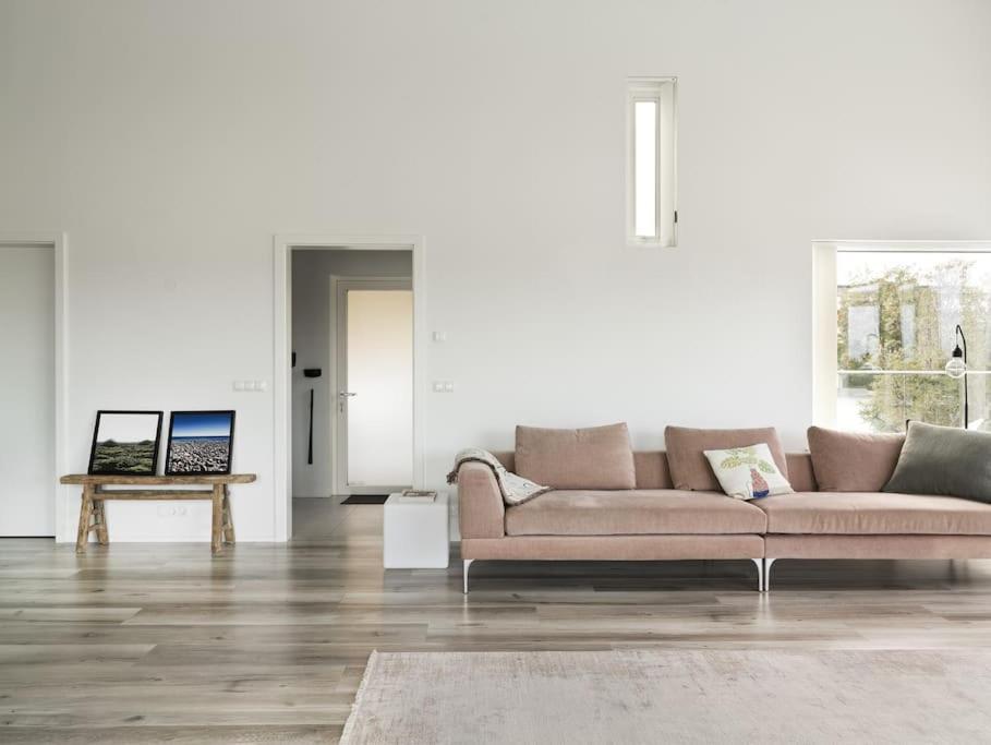 Modern Luxury Apartment - Ocean & Mountain Views view 4