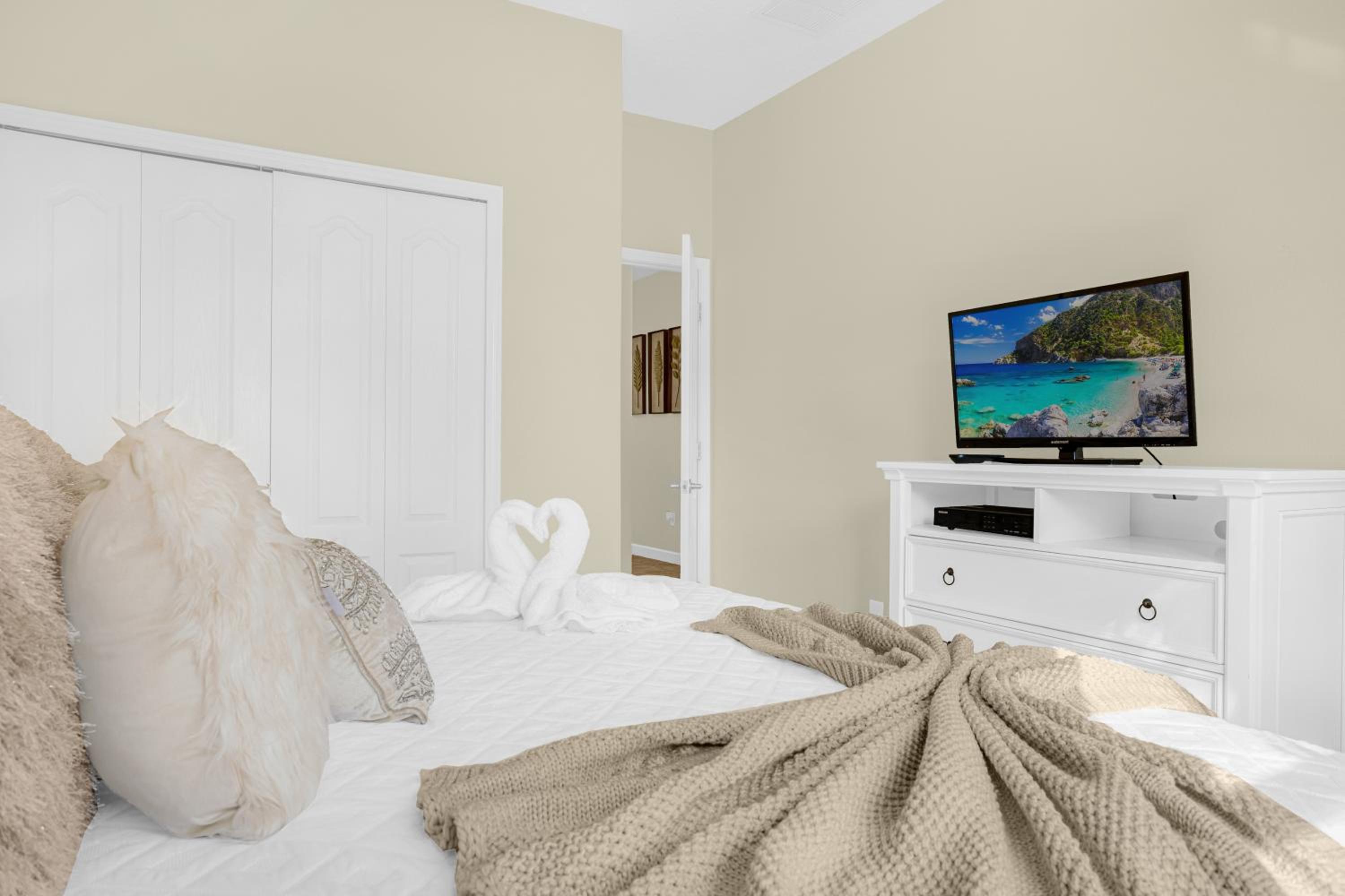 Fun Family Villa Pool BBQ Near Disney World 5BR