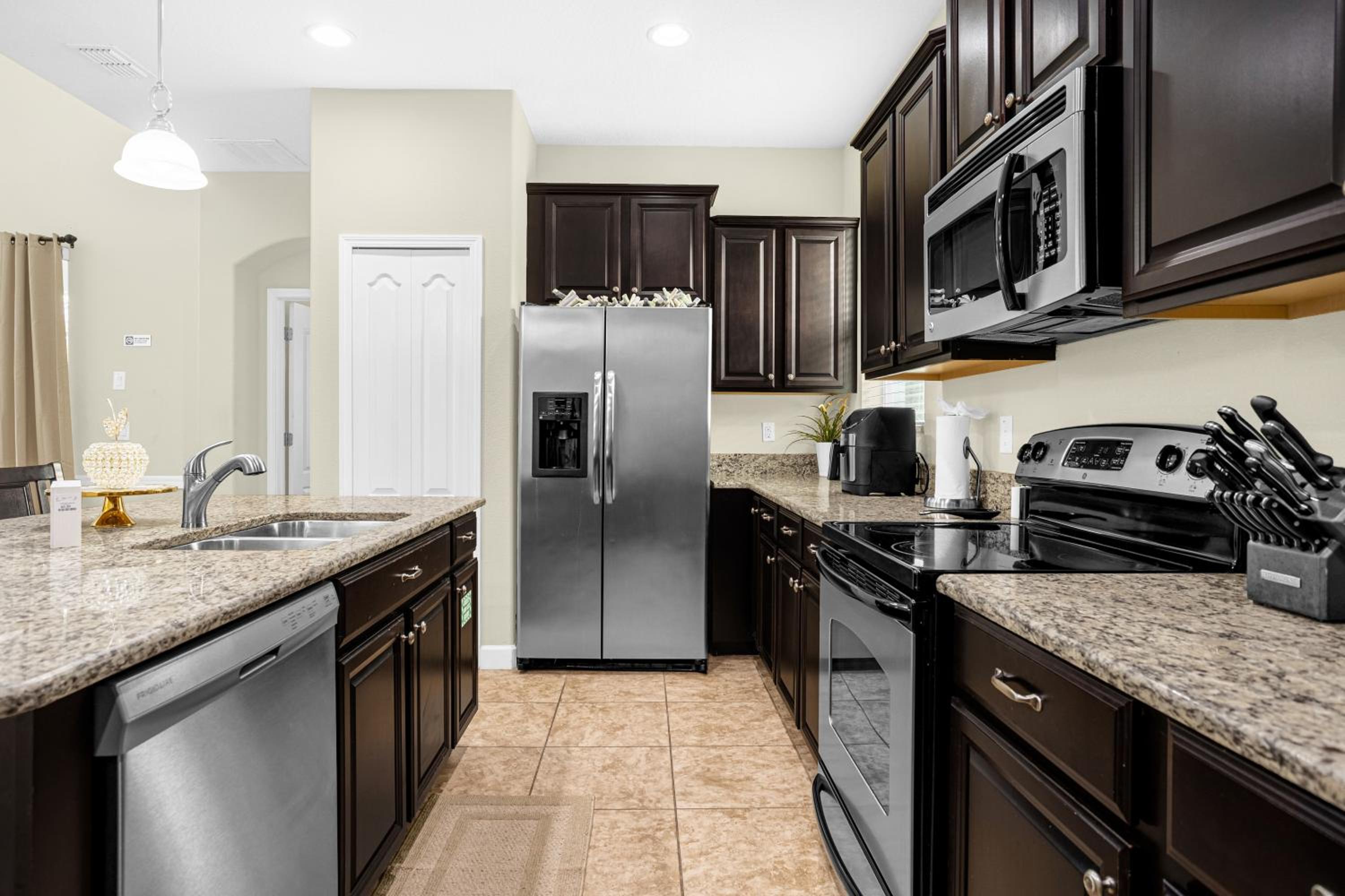 Fun Family Villa Pool BBQ Near Disney World 5BR