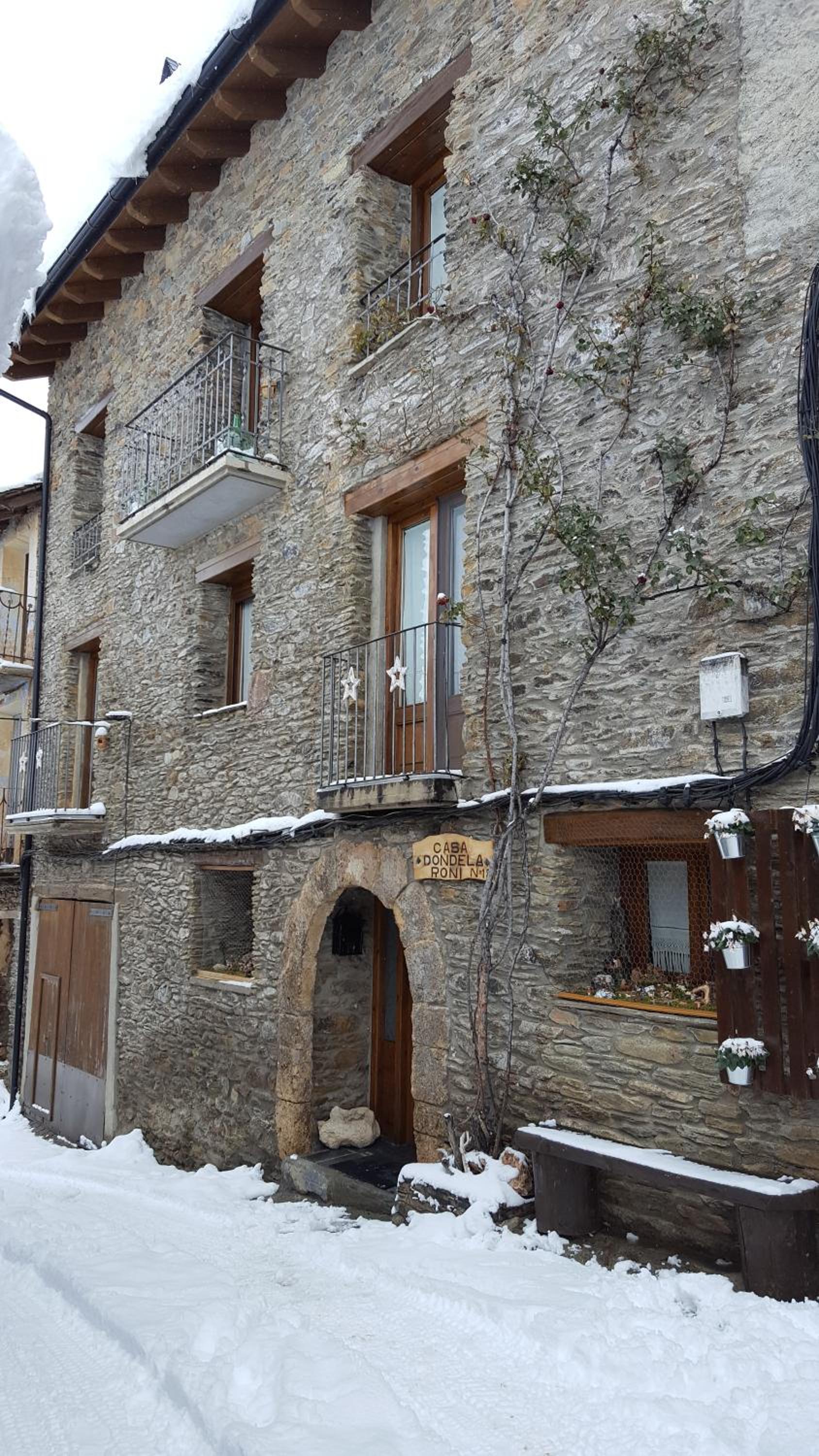 CASA DONDELA