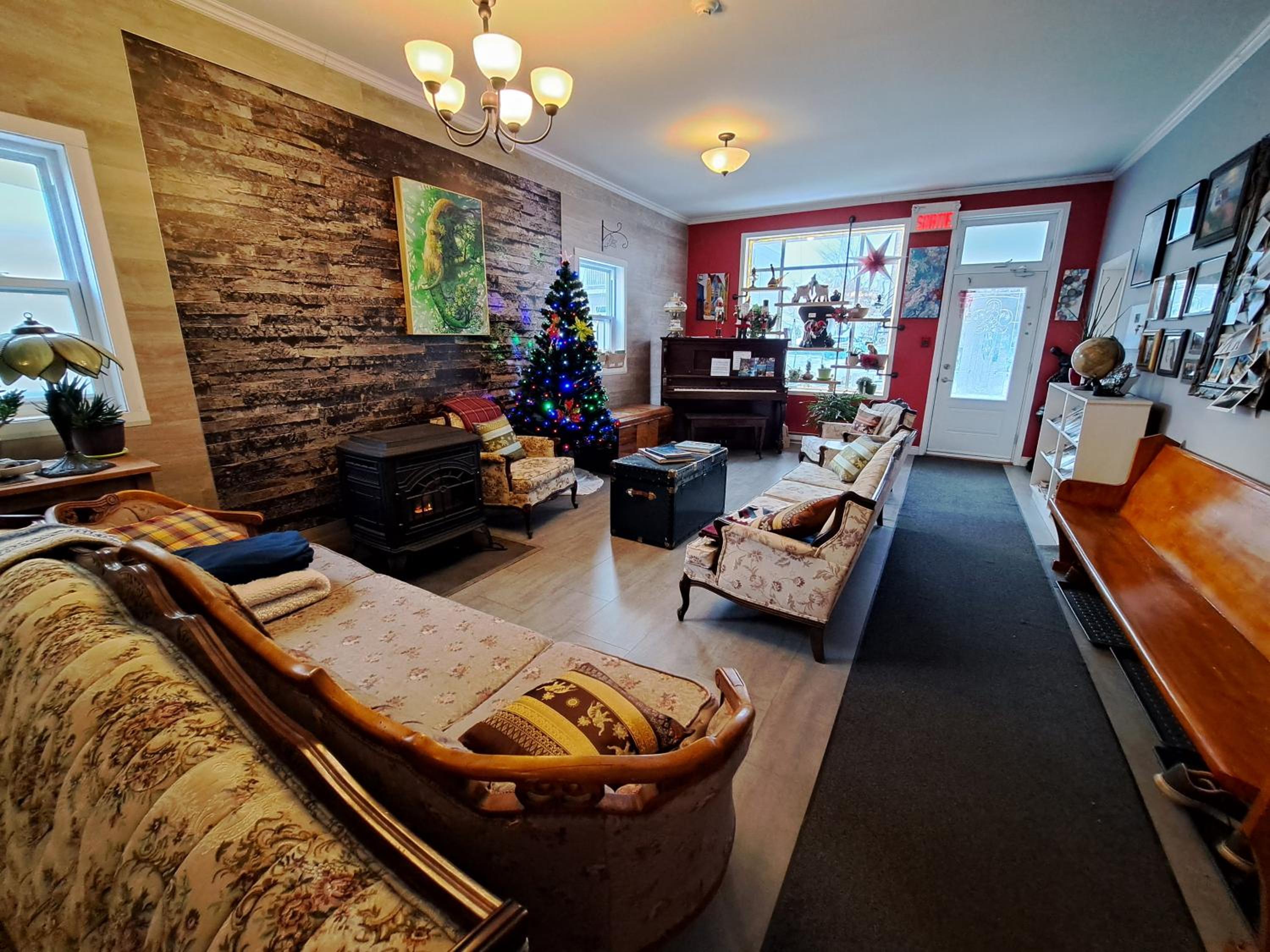 Levis Vacations - Auberge Jeunesse a Loulou - Property Image 1