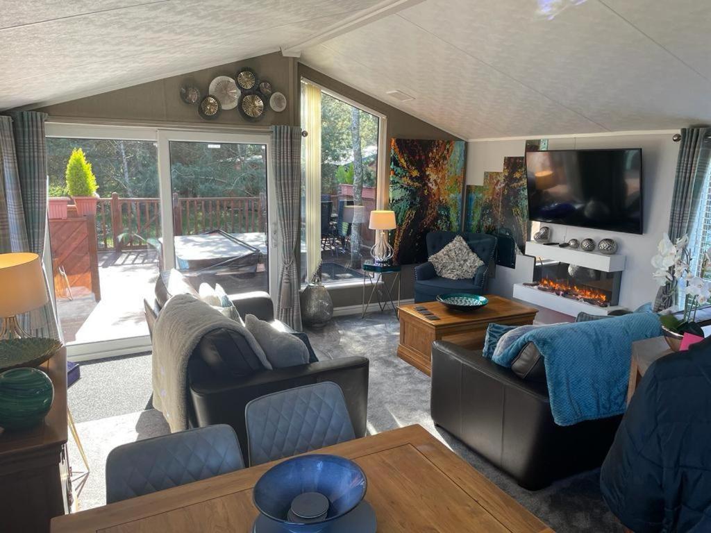 Jasmine Lodge, 2 bedroom with hot tub - Felmoor Park