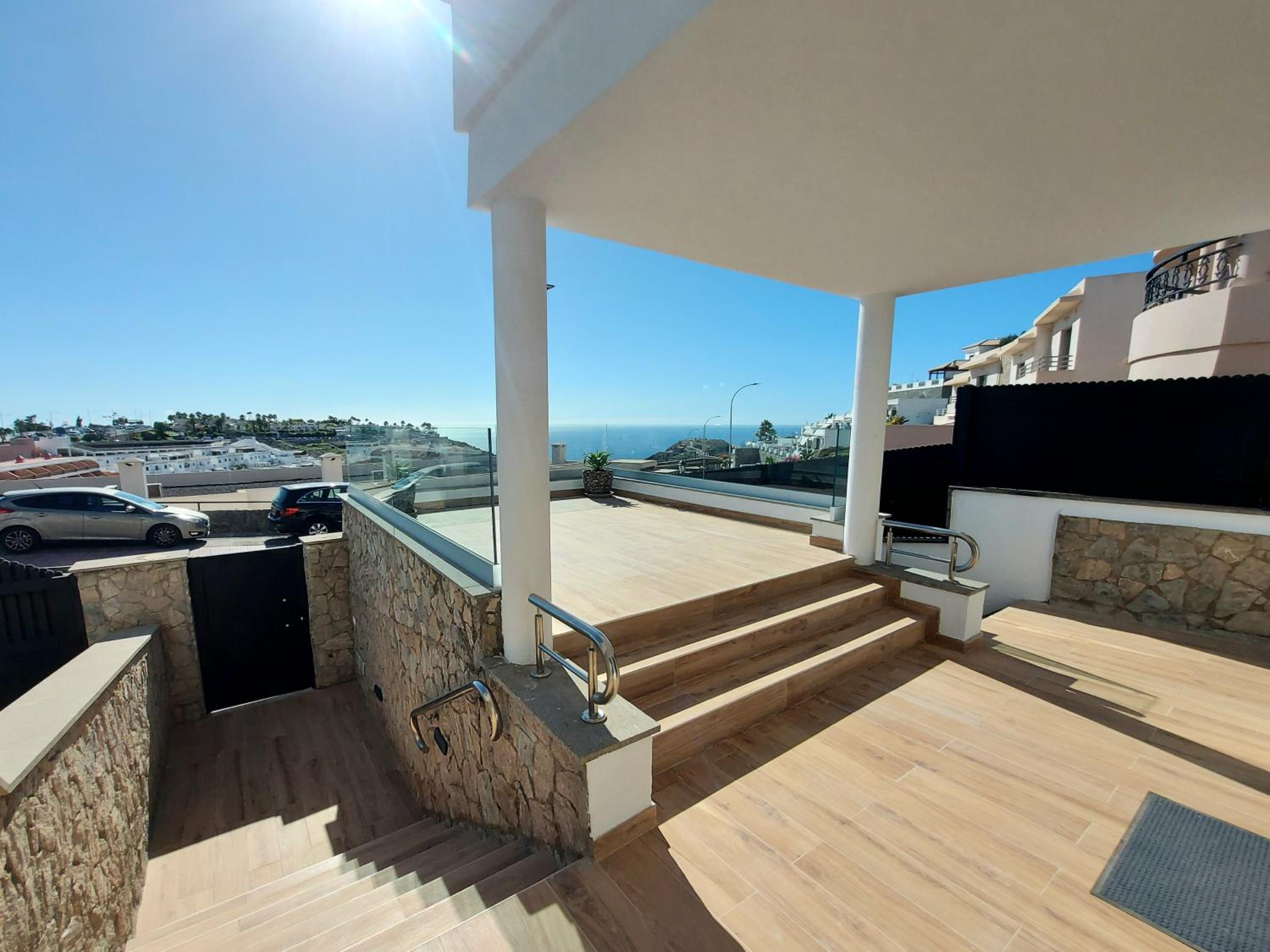 Villa Playa Amadores - Luxury villa with heated pool view 3