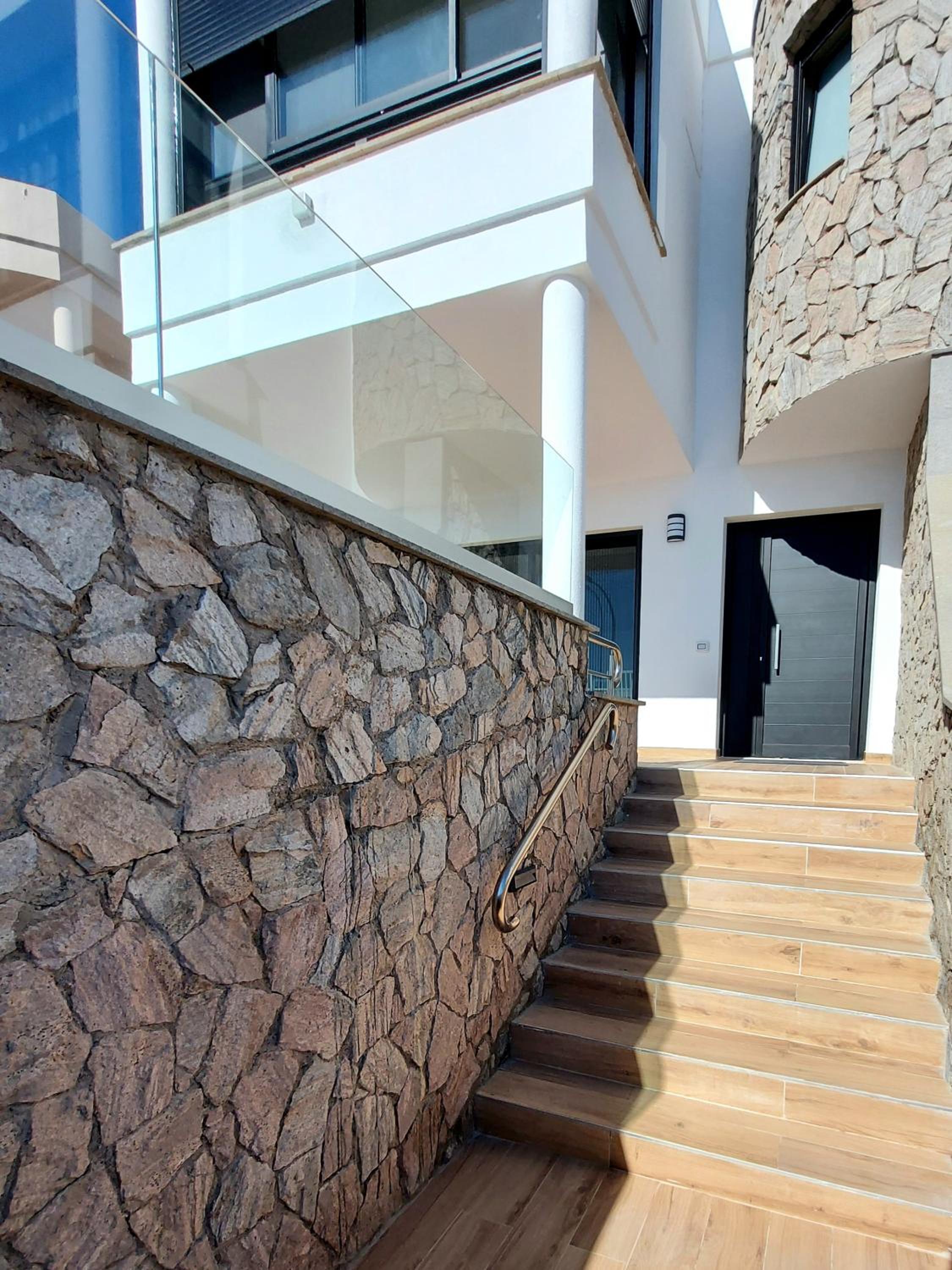 Villa Playa Amadores - Luxury villa with heated pool view 2