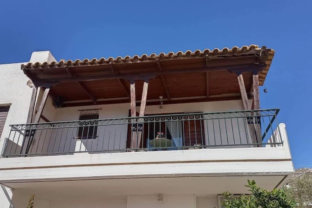 Marco Polo's Mooring Cozy Navy House