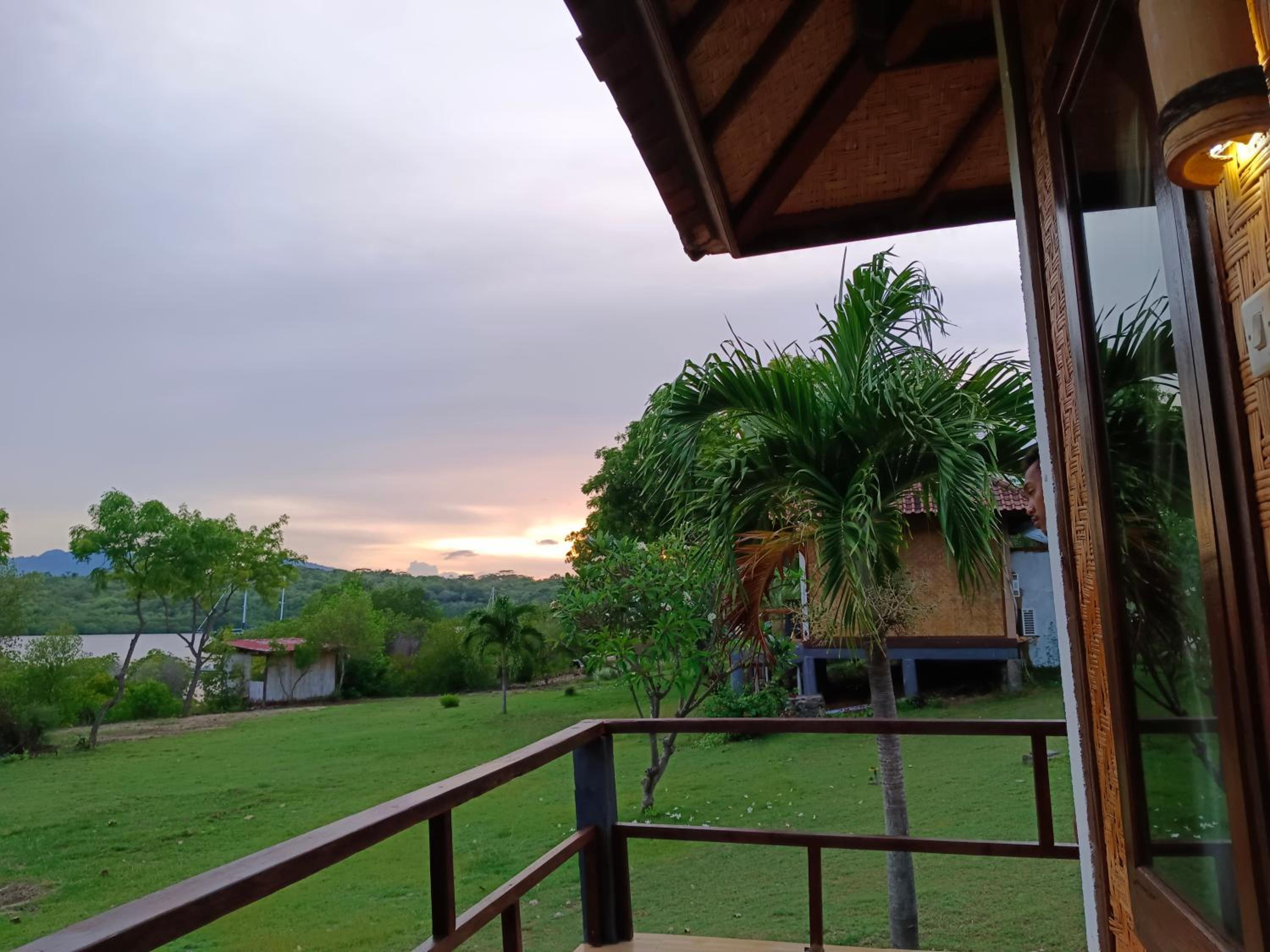 Pasir Putih Cottage - Menjangan view 2