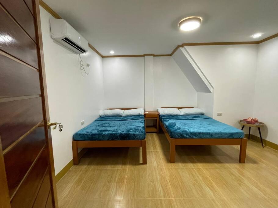 La Famille Guesthouse Pundaquit Mountain view and walking distance to beach view 4
