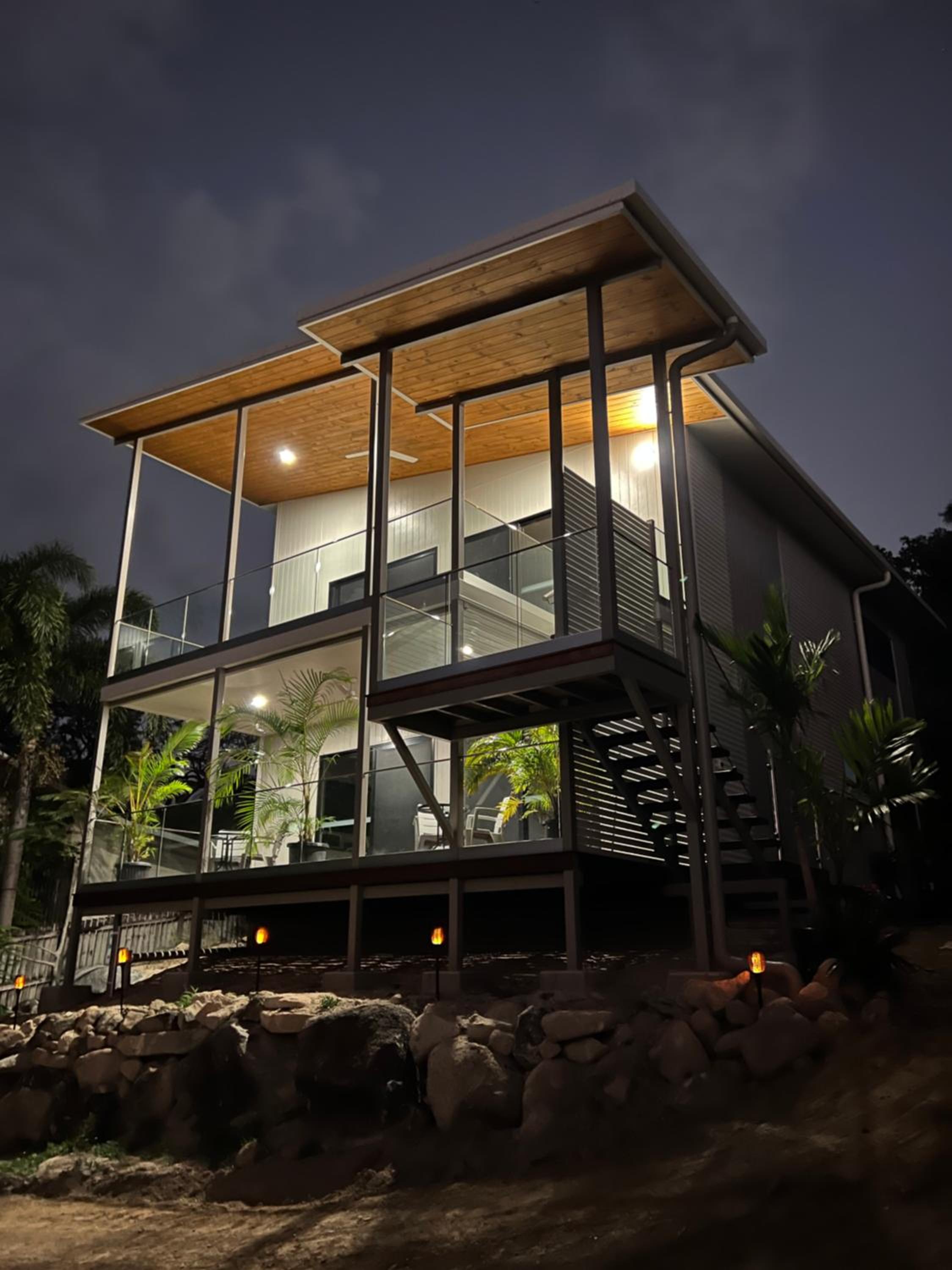 The Orchid Suite - 2 Bed 1 Bath Apartment in Cooktown